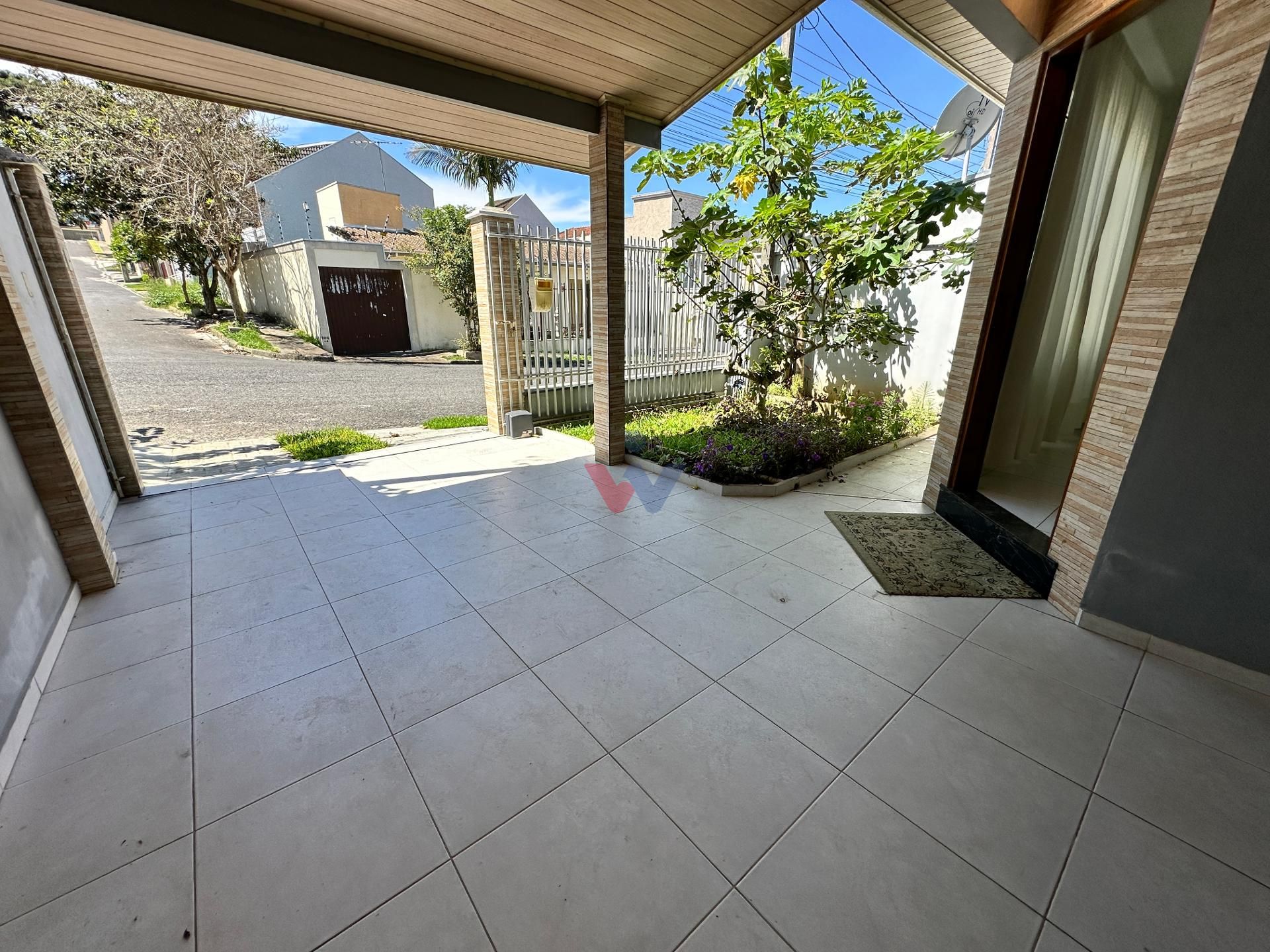 Sobrado à venda no Jardim Marinoni em Curitiba, 4 quartos, com...