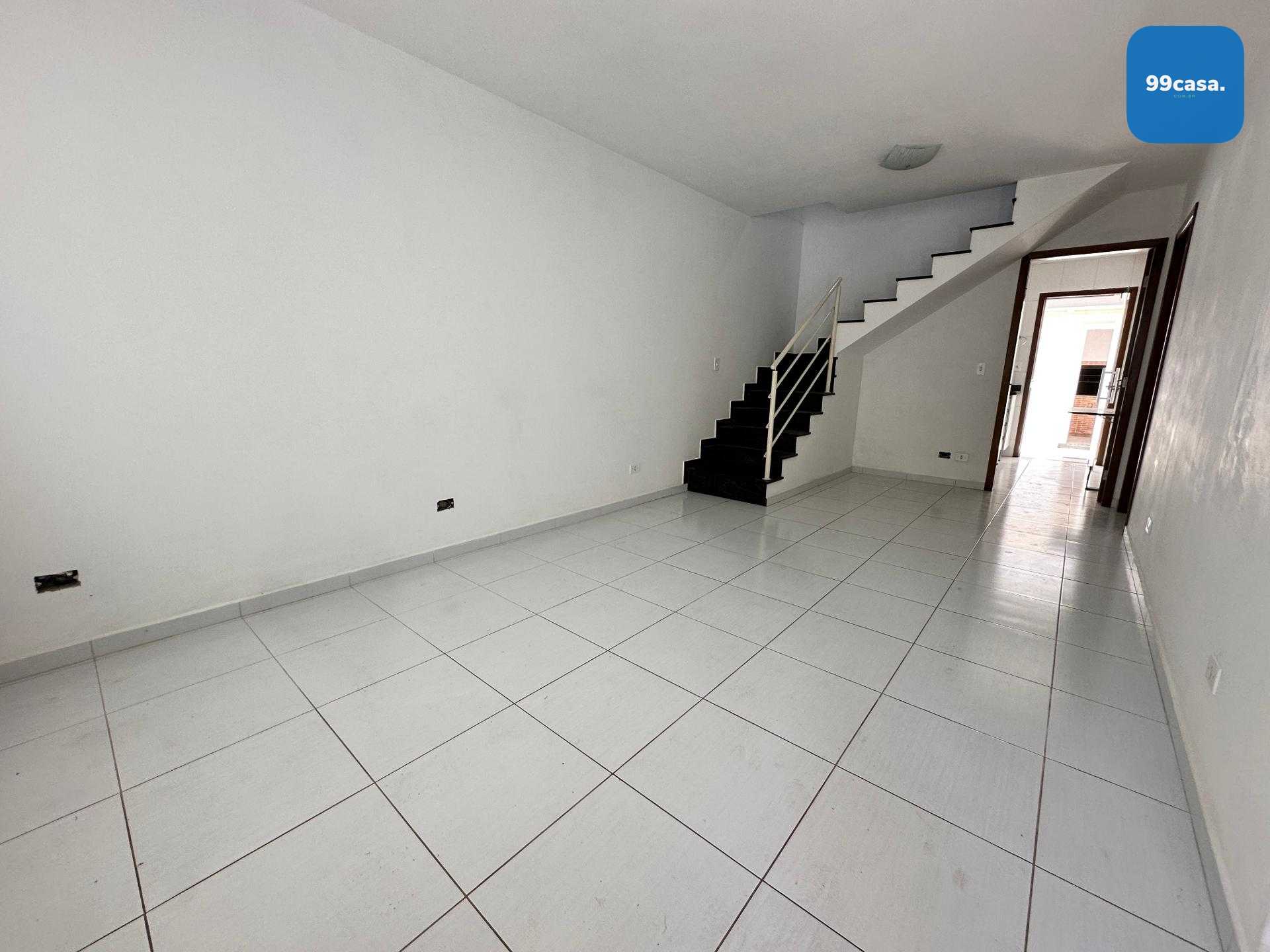 Sobrado à venda no Jardim Marinoni em Curitiba, 4 quartos, com churrasqueira e 2