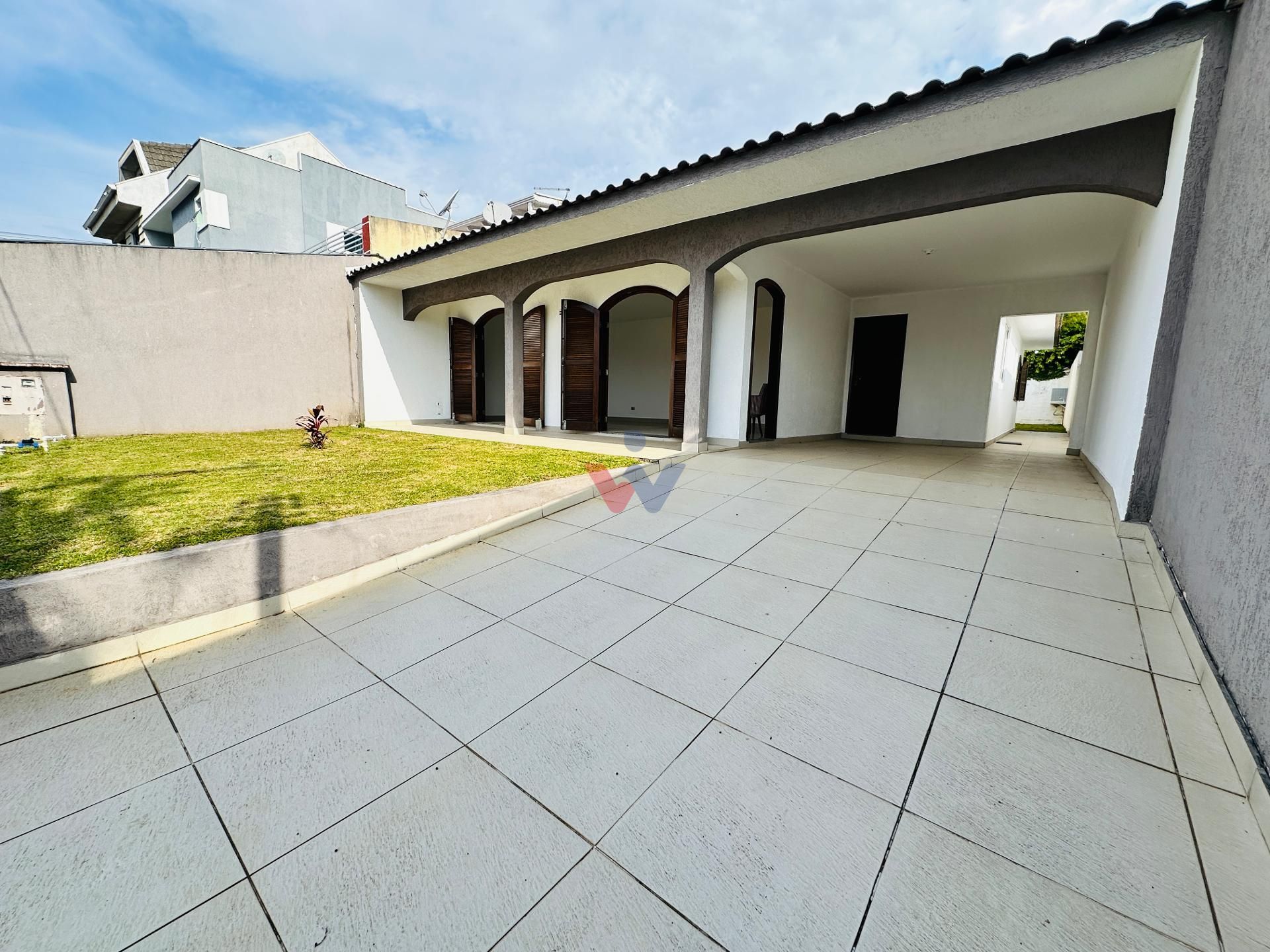 Casa à venda, rua Alfredo Scorsin, 313, São Braz, Curitiba-Pr