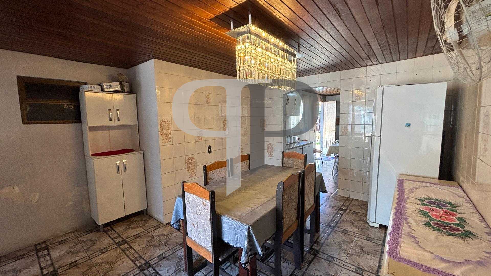 Casa com terreno à venda no Orleans Curitiba, 360m², com duas ...