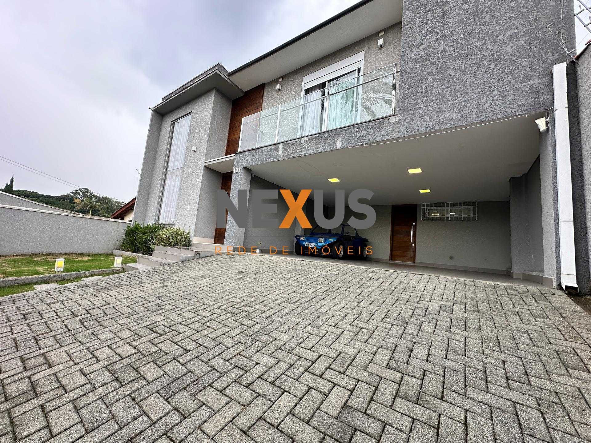 Sobrado à venda no Santo Inácio em Curitiba, 4 quartos, próxim...