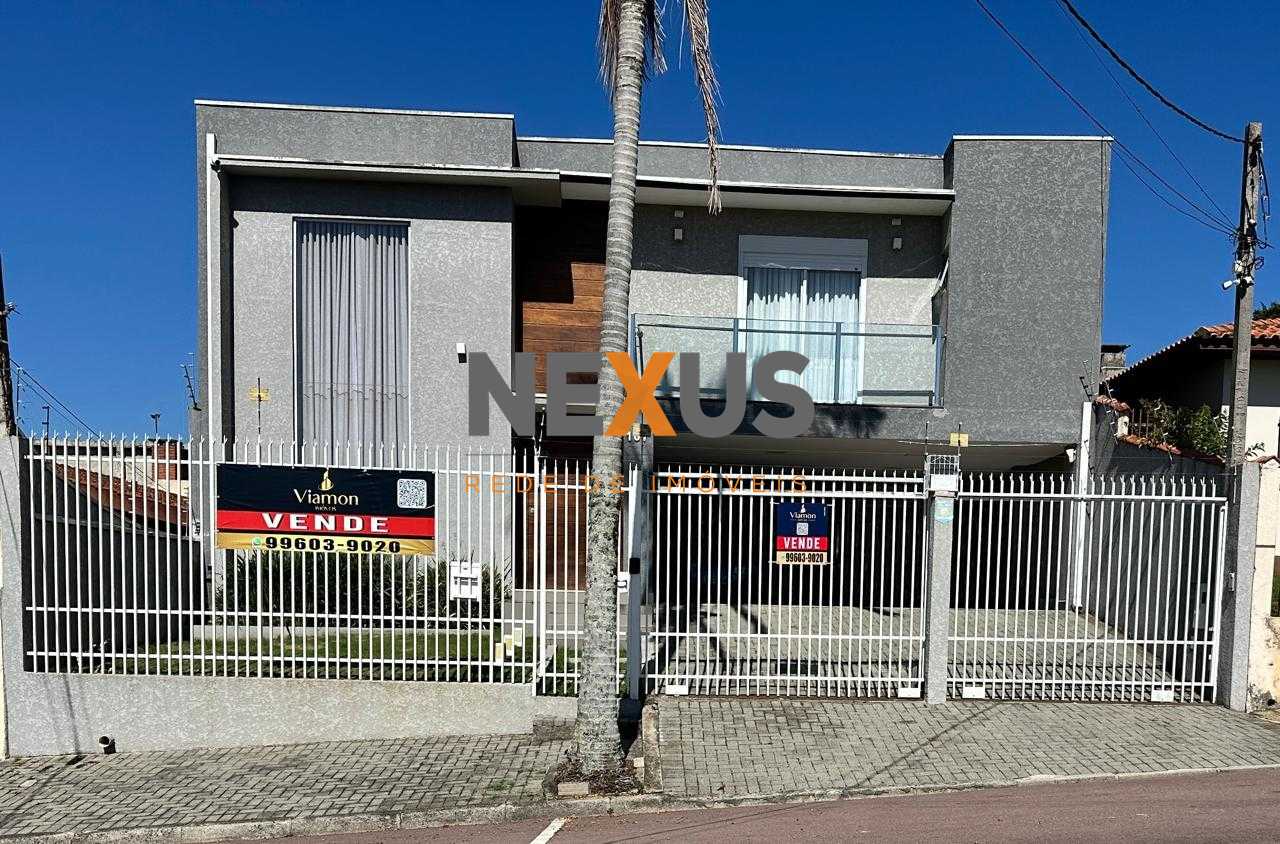 Sobrado à venda no Santo Inácio em Curitiba, 4 quartos, próxim...