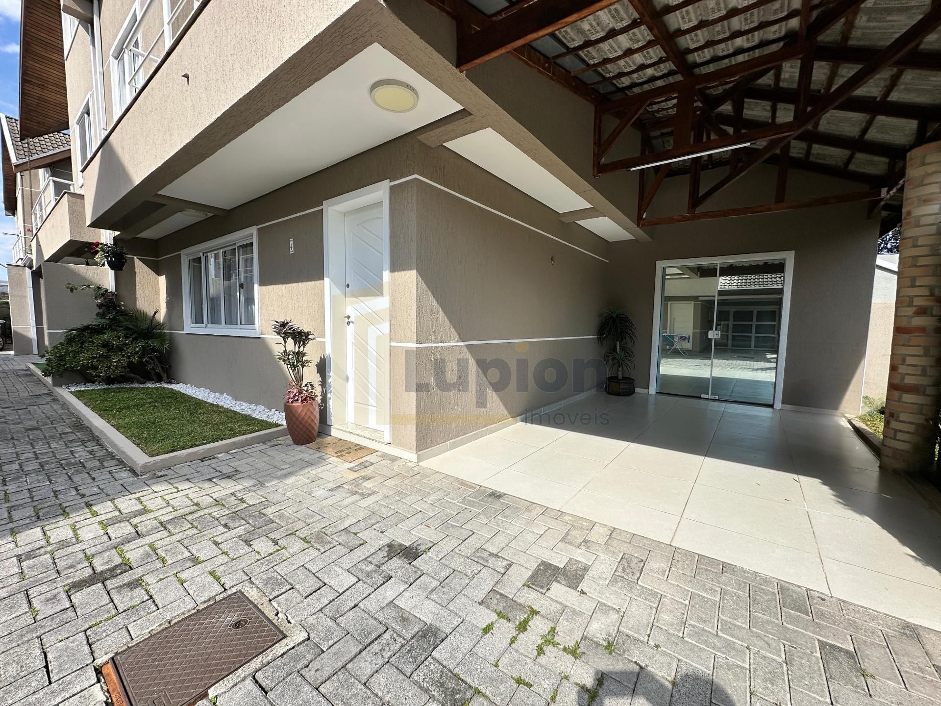 Sobrado à venda no bairro Orleans em Curitiba