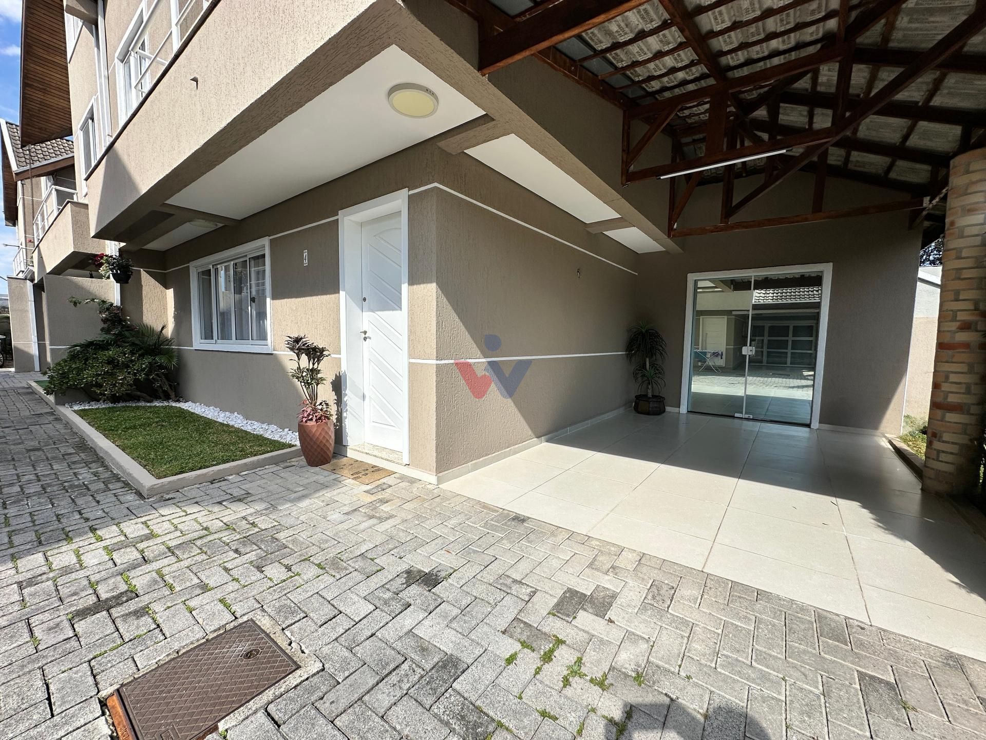 Sobrado à venda no bairro Orleans em Curitiba