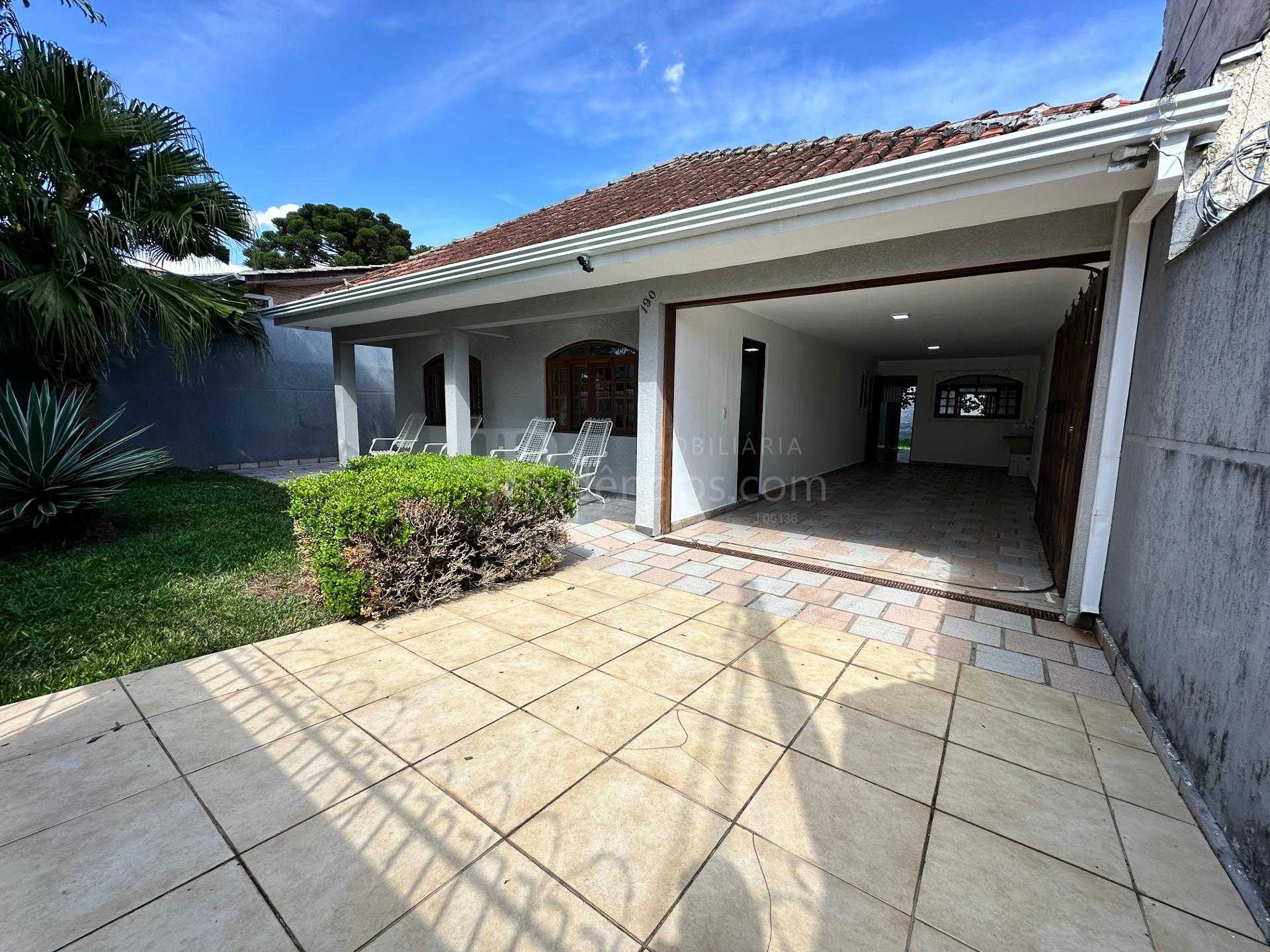 Casa térrea à venda no bairro São Braz em Curitiba, 4 quartos