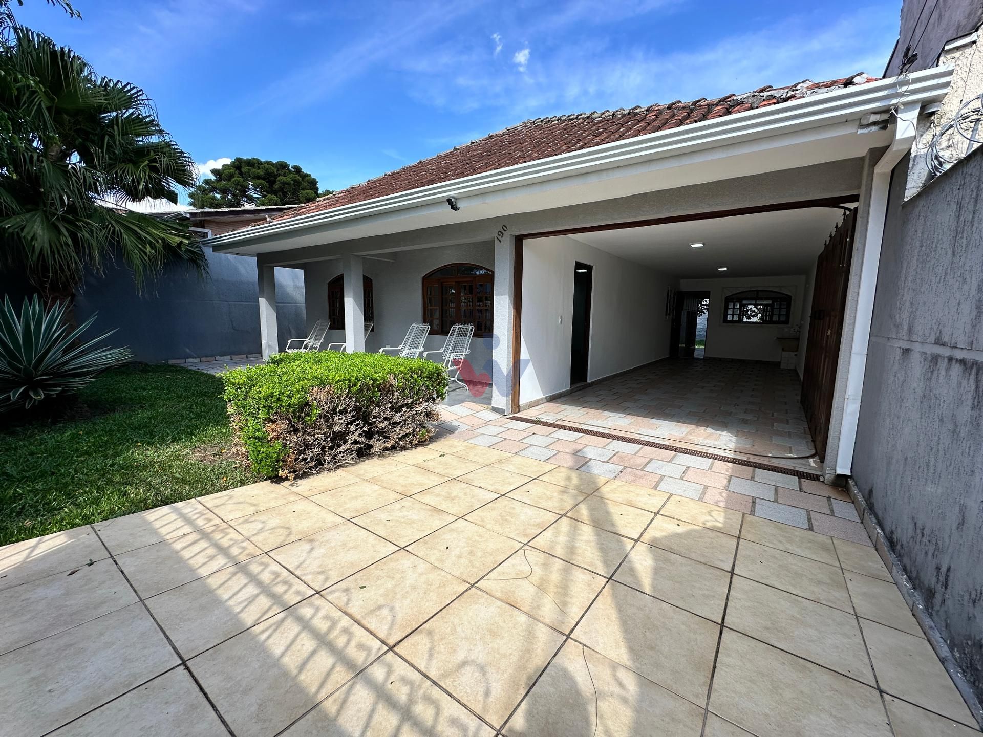 Casa térrea à venda no bairro São Braz em Curitiba, 4 quartos