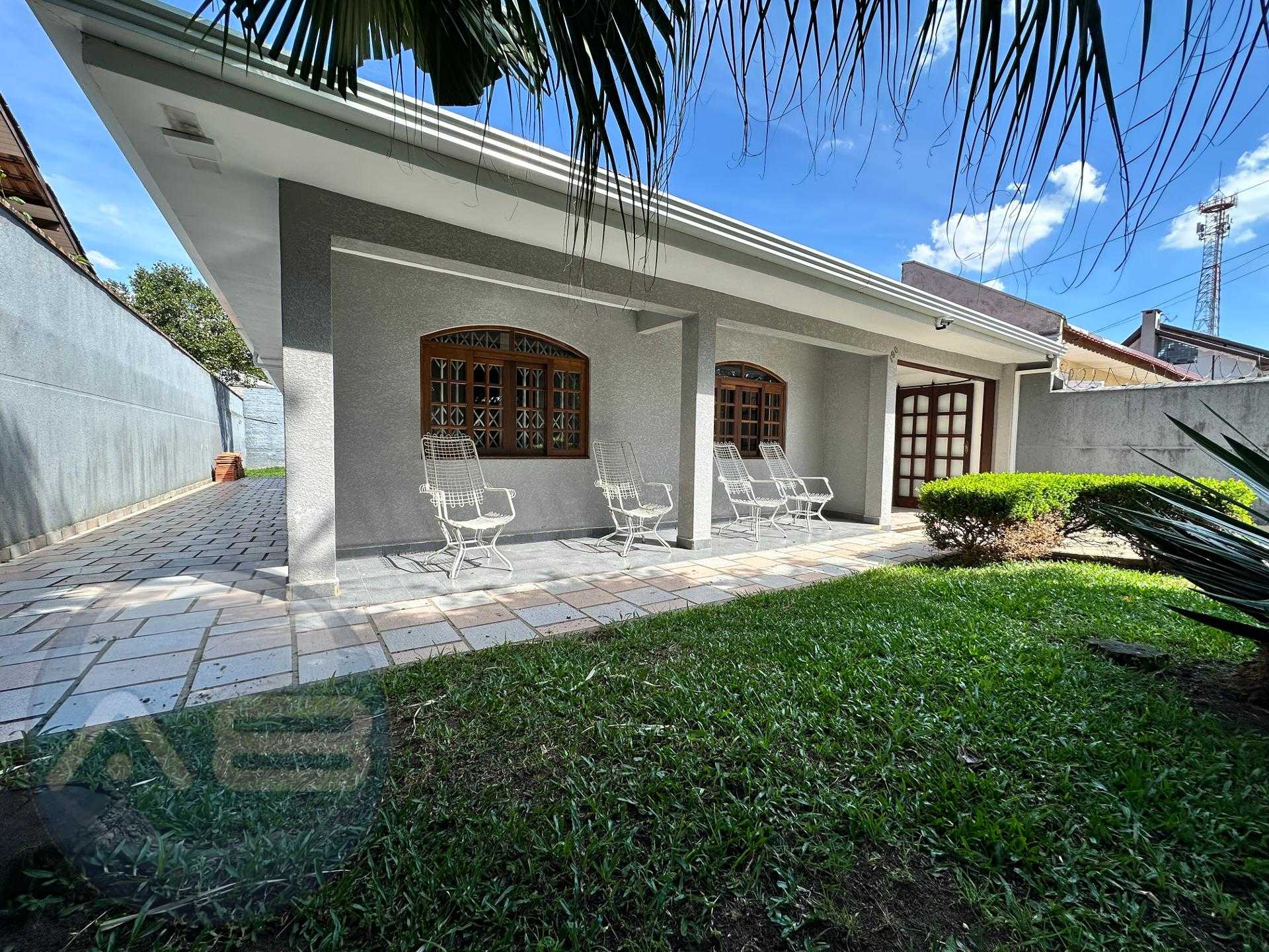 Casa térrea à venda no bairro São Braz em Curitiba, 4 quartos