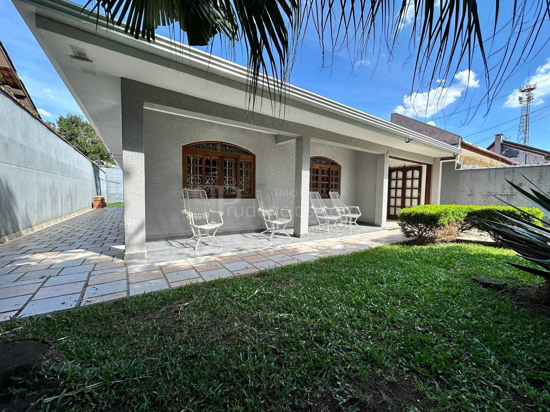 Casa térrea à venda no bairro São Braz em Curitiba, 4 quartos