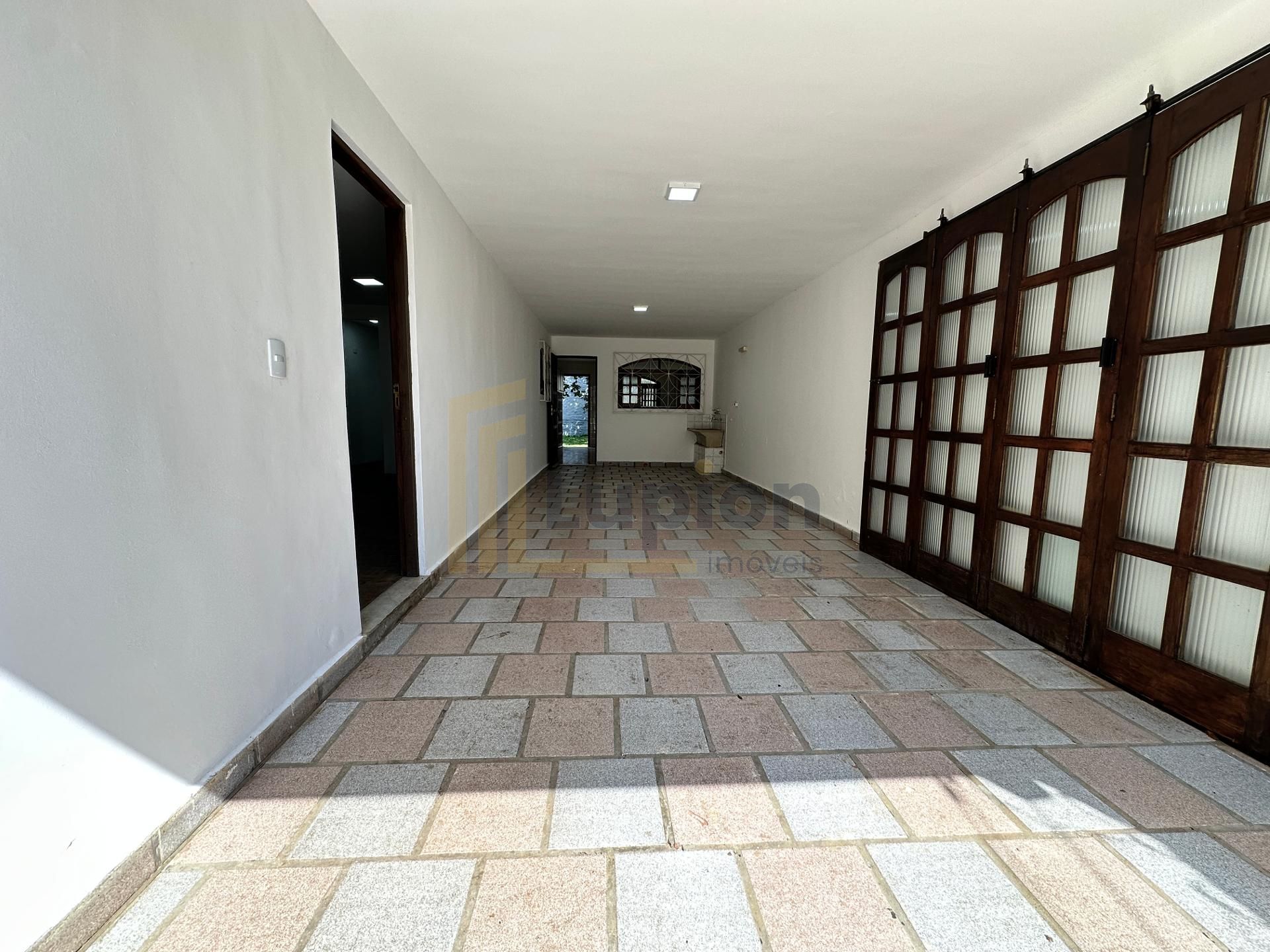 Casa térrea à venda no bairro São Braz em Curitiba, 4 quartos