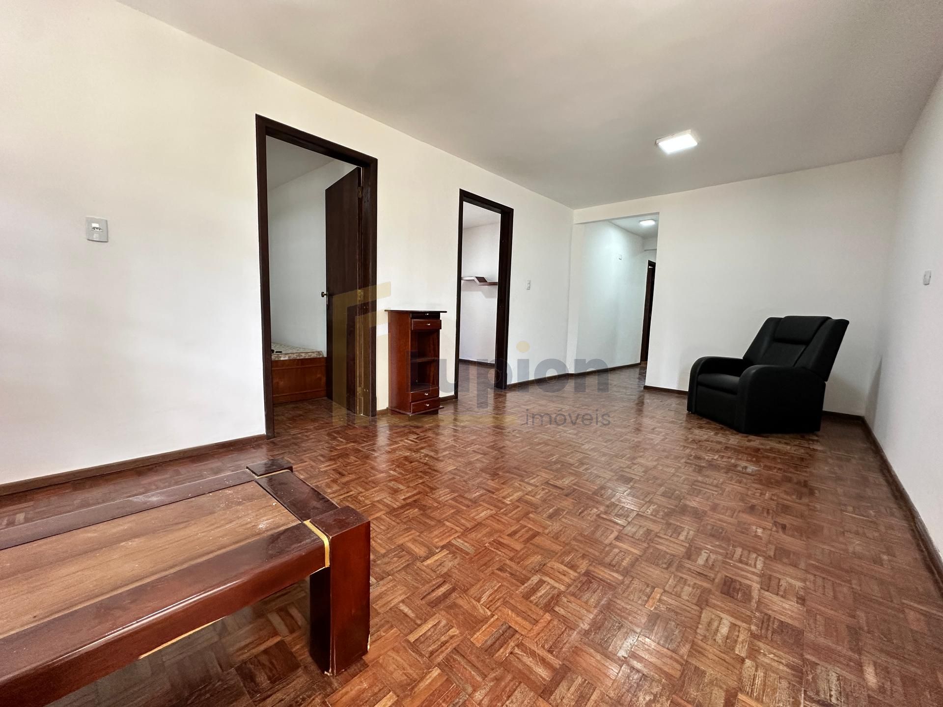 Casa térrea à venda no bairro São Braz em Curitiba, 4 quartos