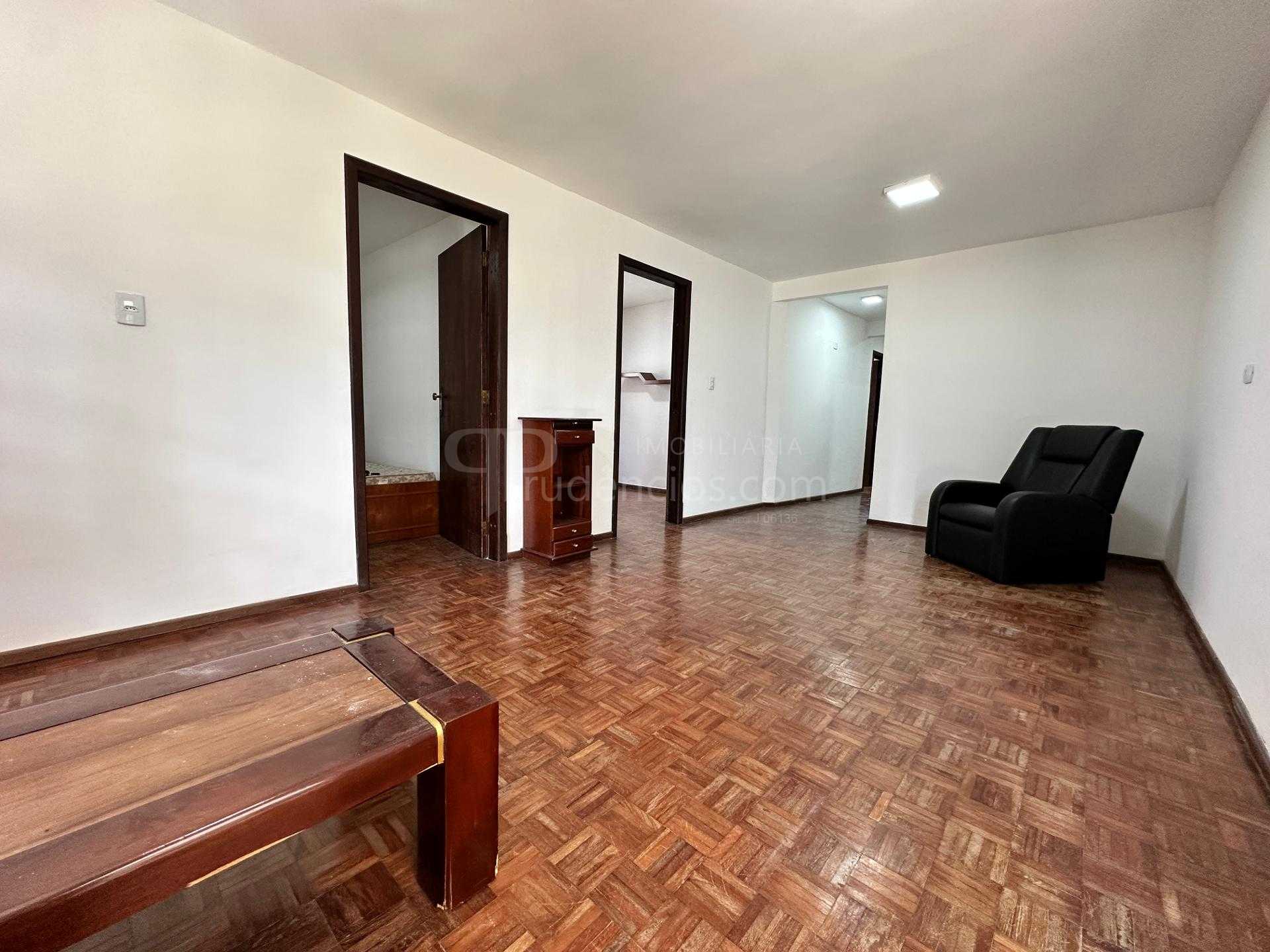 Casa térrea à venda no bairro São Braz em Curitiba, 4 quartos