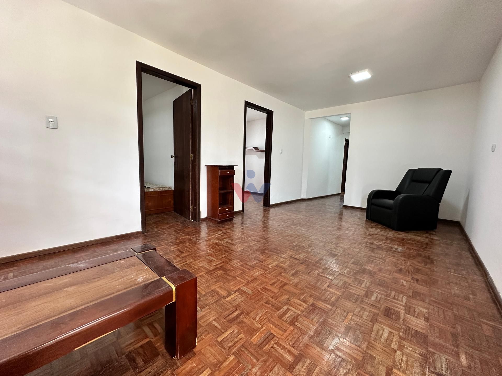 Casa térrea à venda no bairro São Braz em Curitiba, 4 quartos