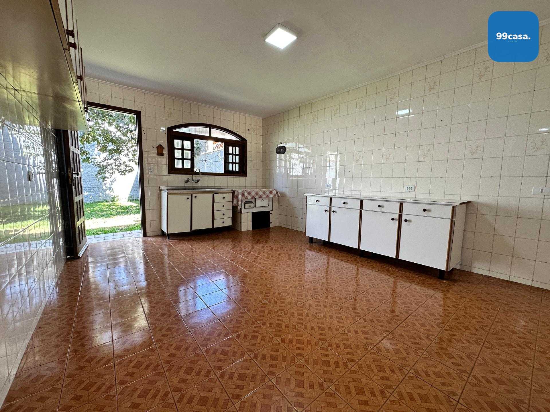 Casa térrea à venda no bairro São Braz em Curitiba, 4 quartos