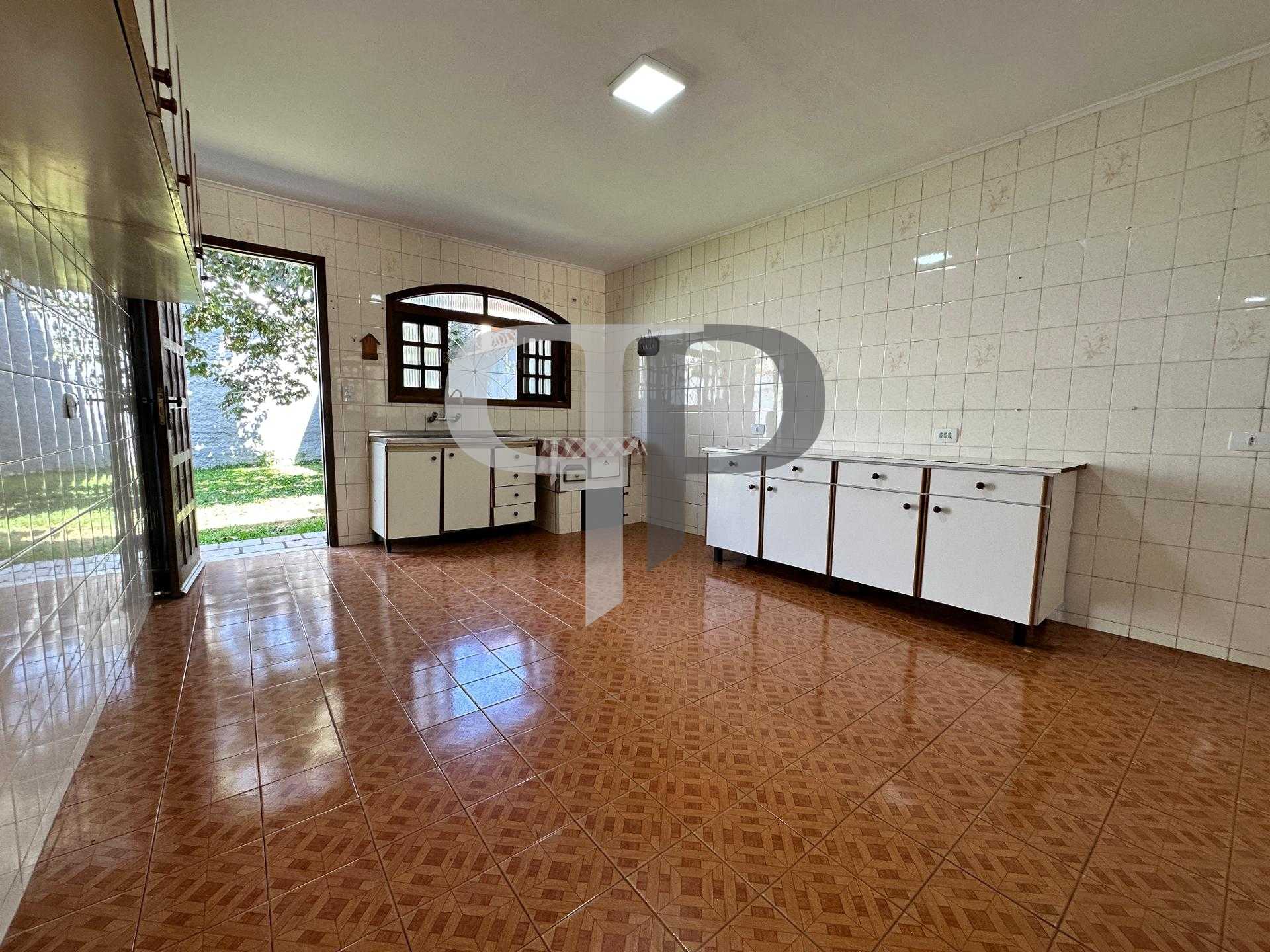 Casa térrea à venda no bairro São Braz em Curitiba, 4 quartos