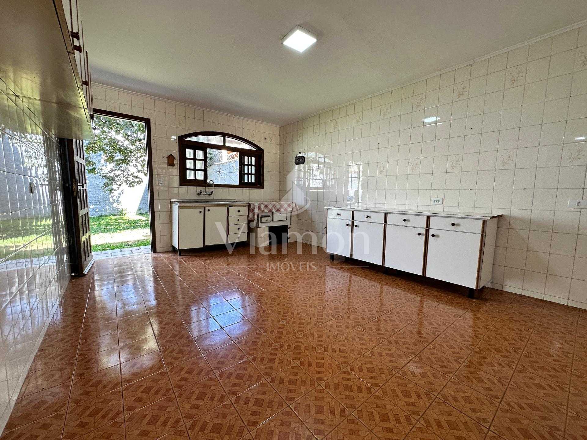 Casa térrea à venda no bairro São Braz em Curitiba, 4 quartos