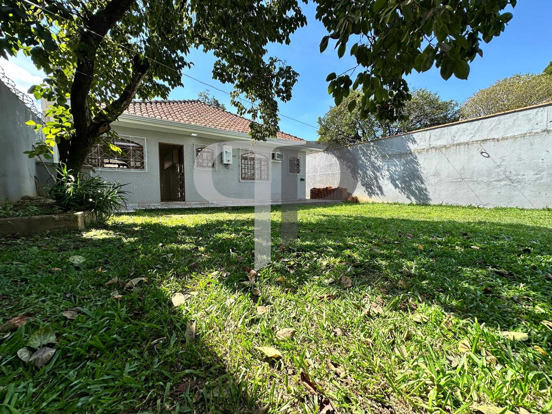 Casa térrea à venda no bairro São Braz em Curitiba, 4 quartos
