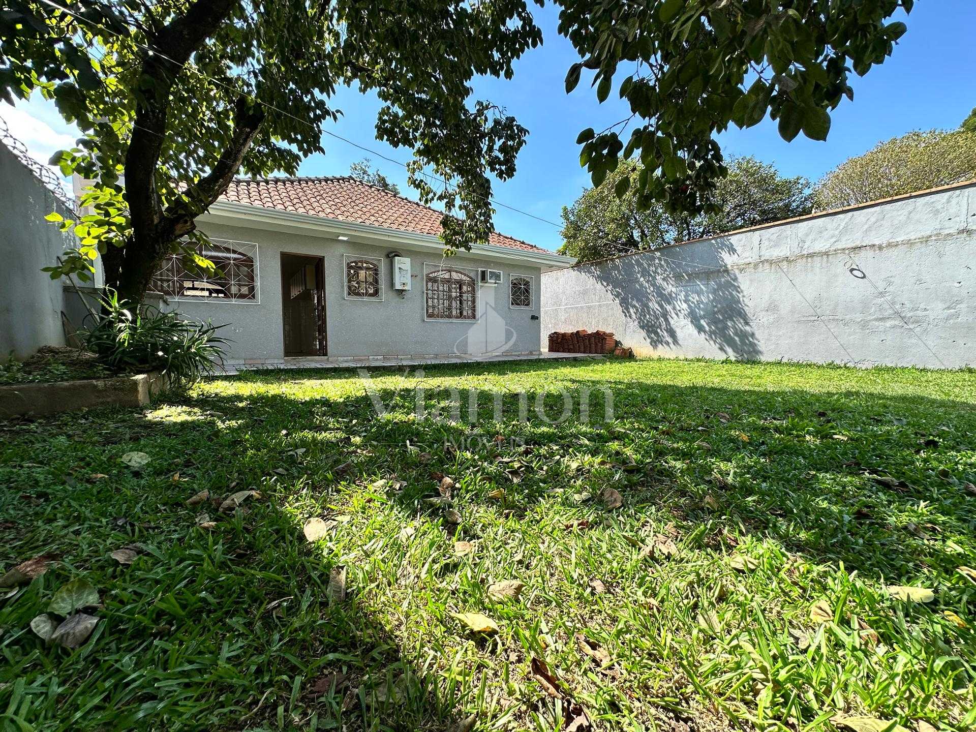 Casa térrea à venda no bairro São Braz em Curitiba, 4 quartos