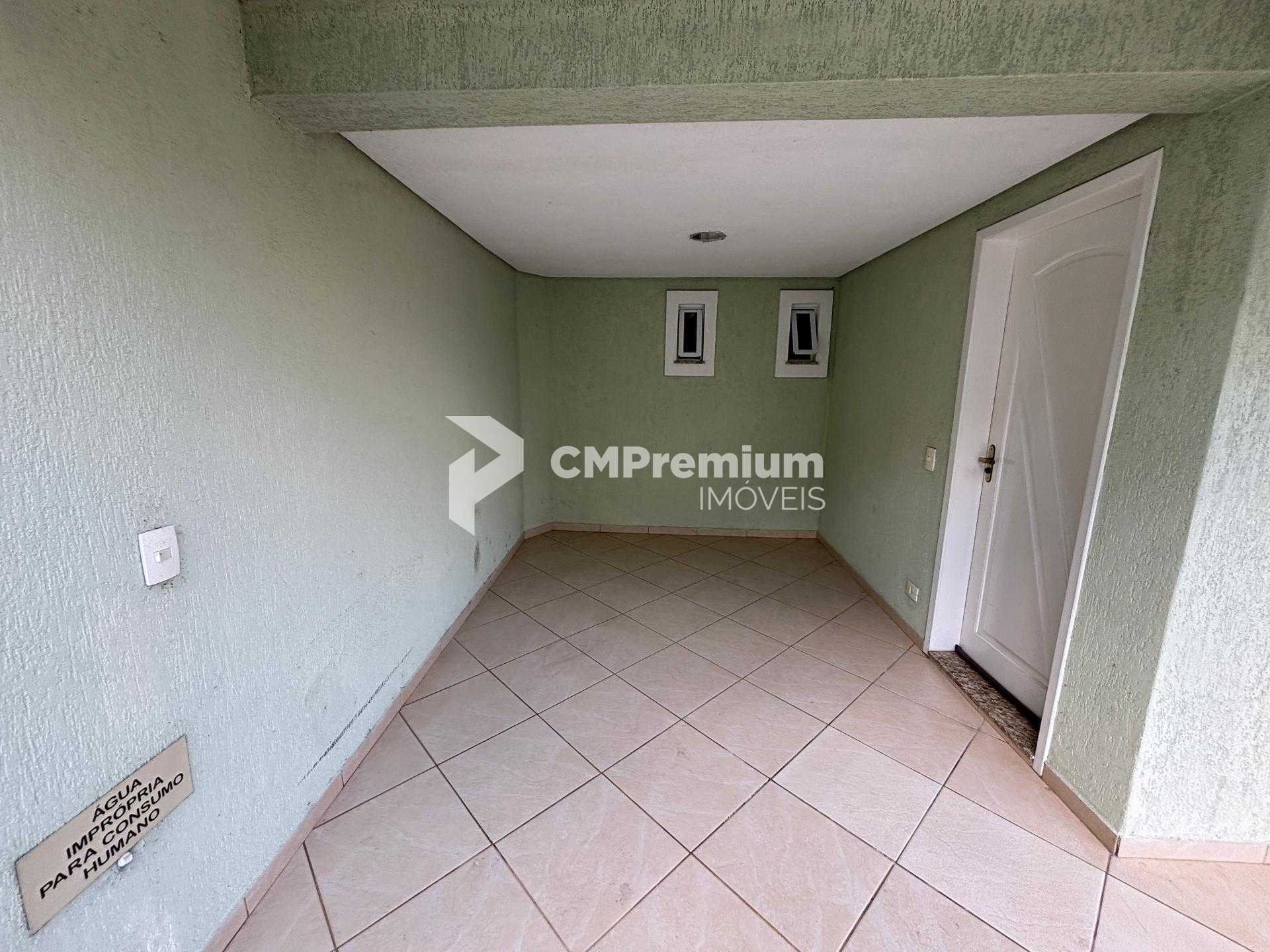 Sobrado com 3 quartos para locação, Santo Inácio, CURITIBA - PR