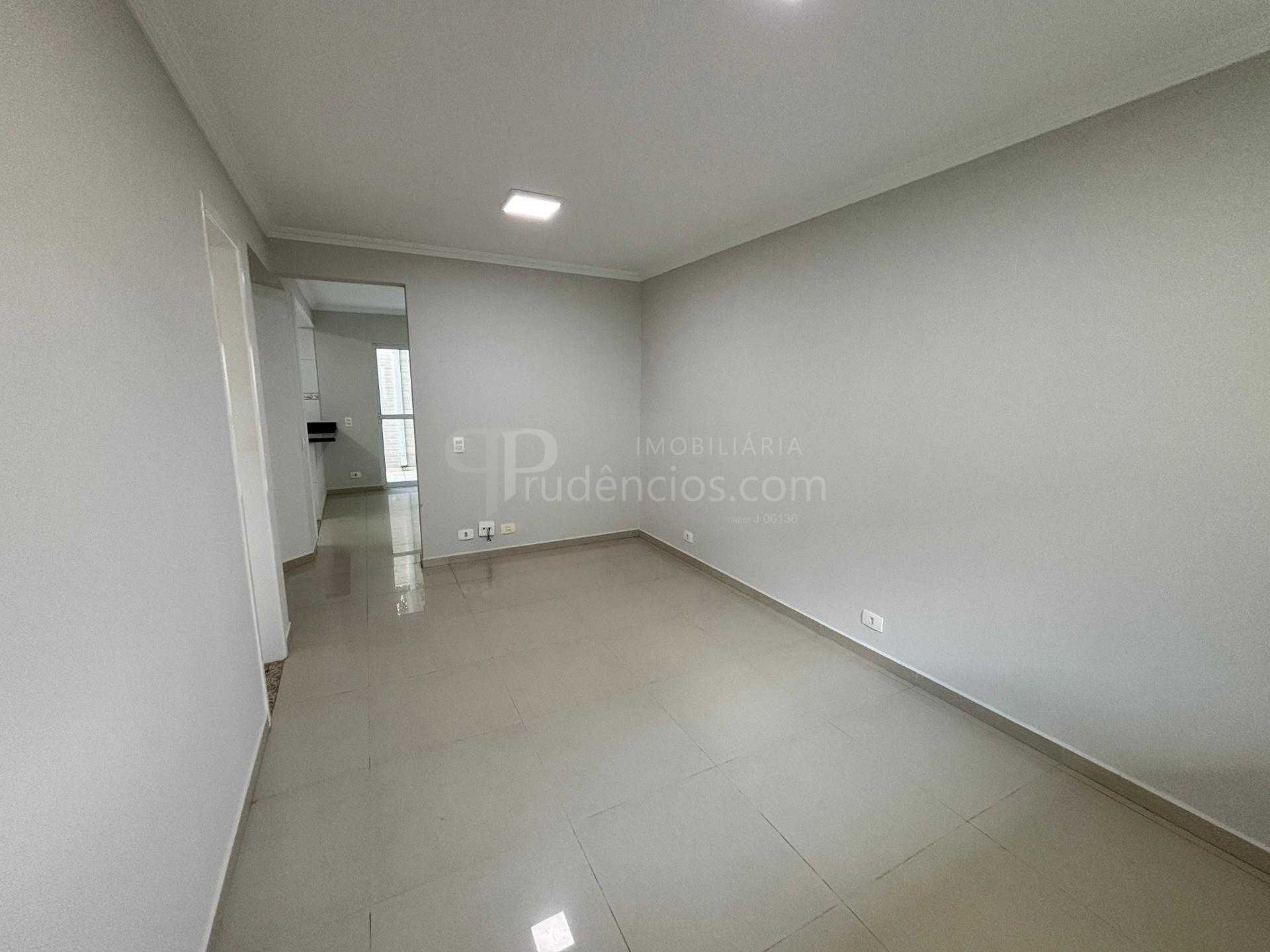 Sobrado com 3 quartos para locação, Santo Inácio, CURITIBA - PR