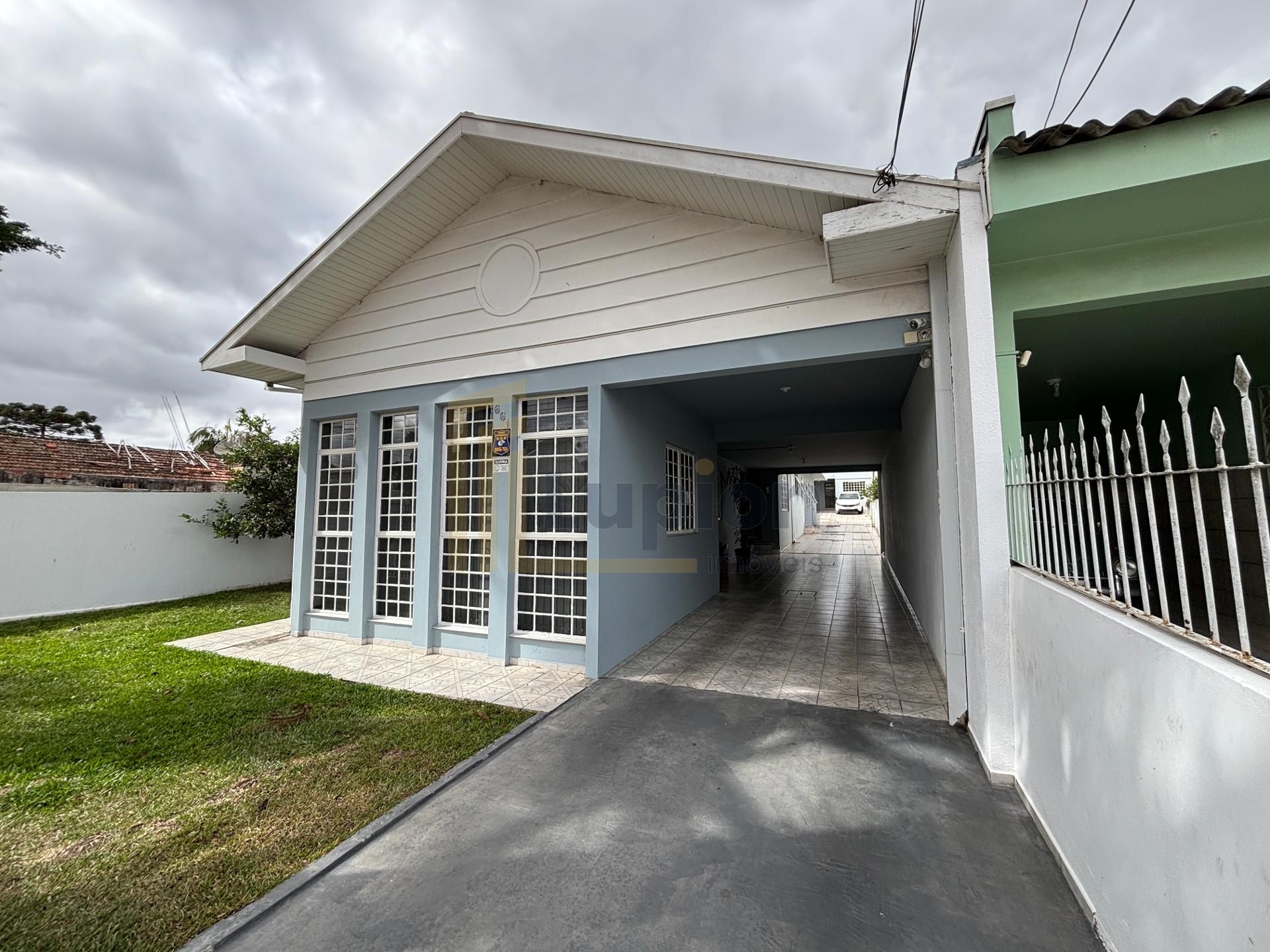 Casa à venda no bairro Portão, em Curitiba PR, com 3 quartos