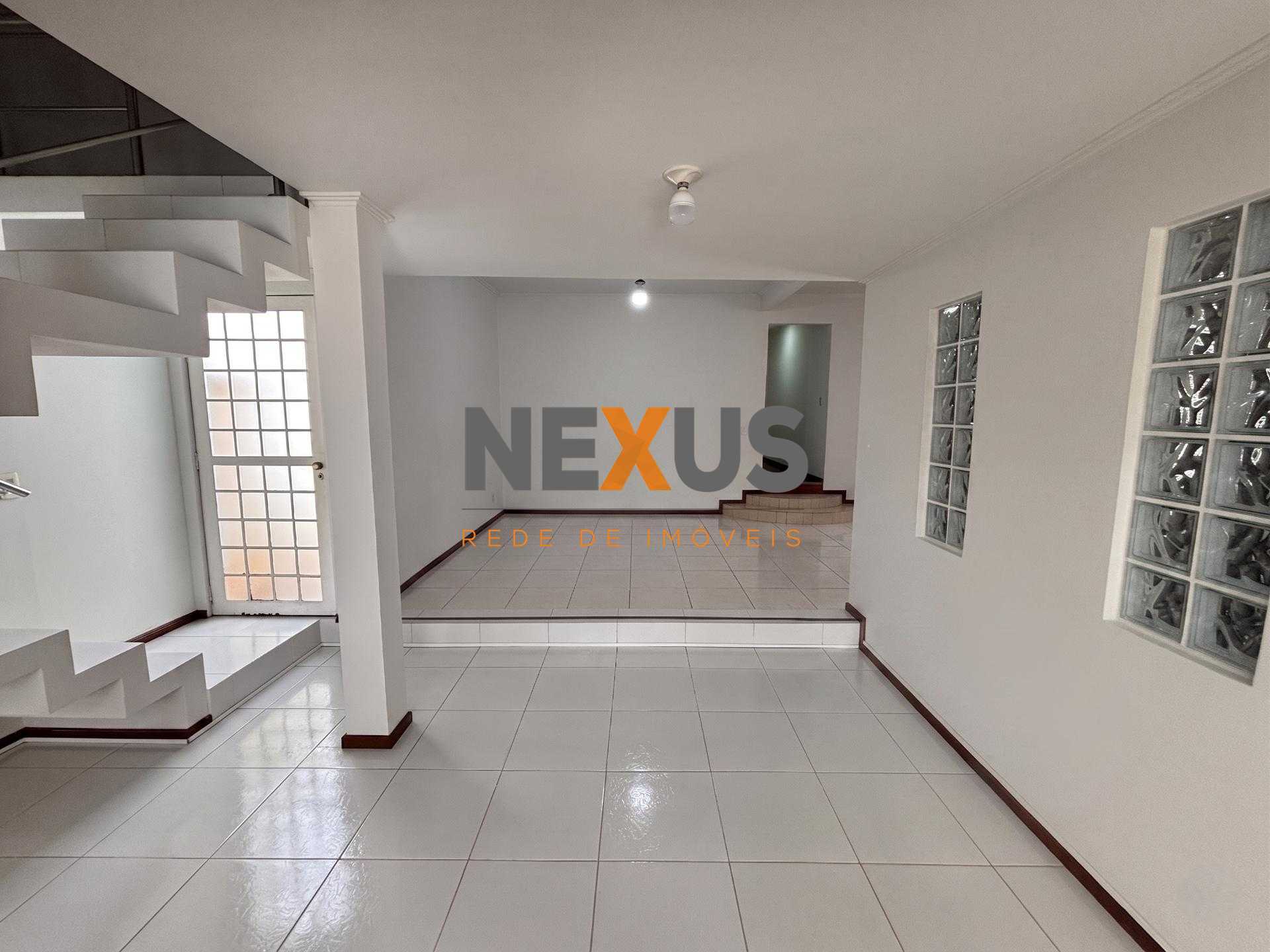 Casa à venda no bairro Portão, em Curitiba PR, com 3 quartos