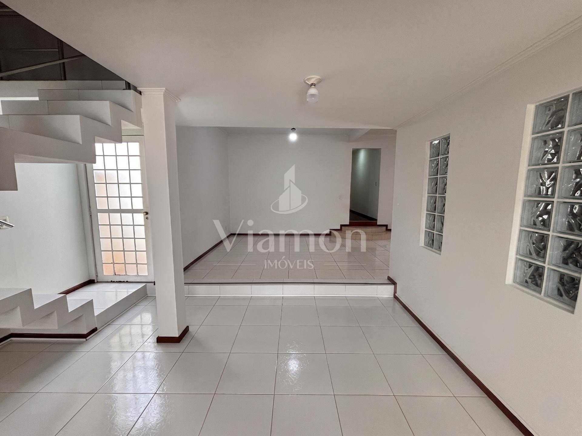 Casa à venda no bairro Portão, em Curitiba PR, com 3 quartos