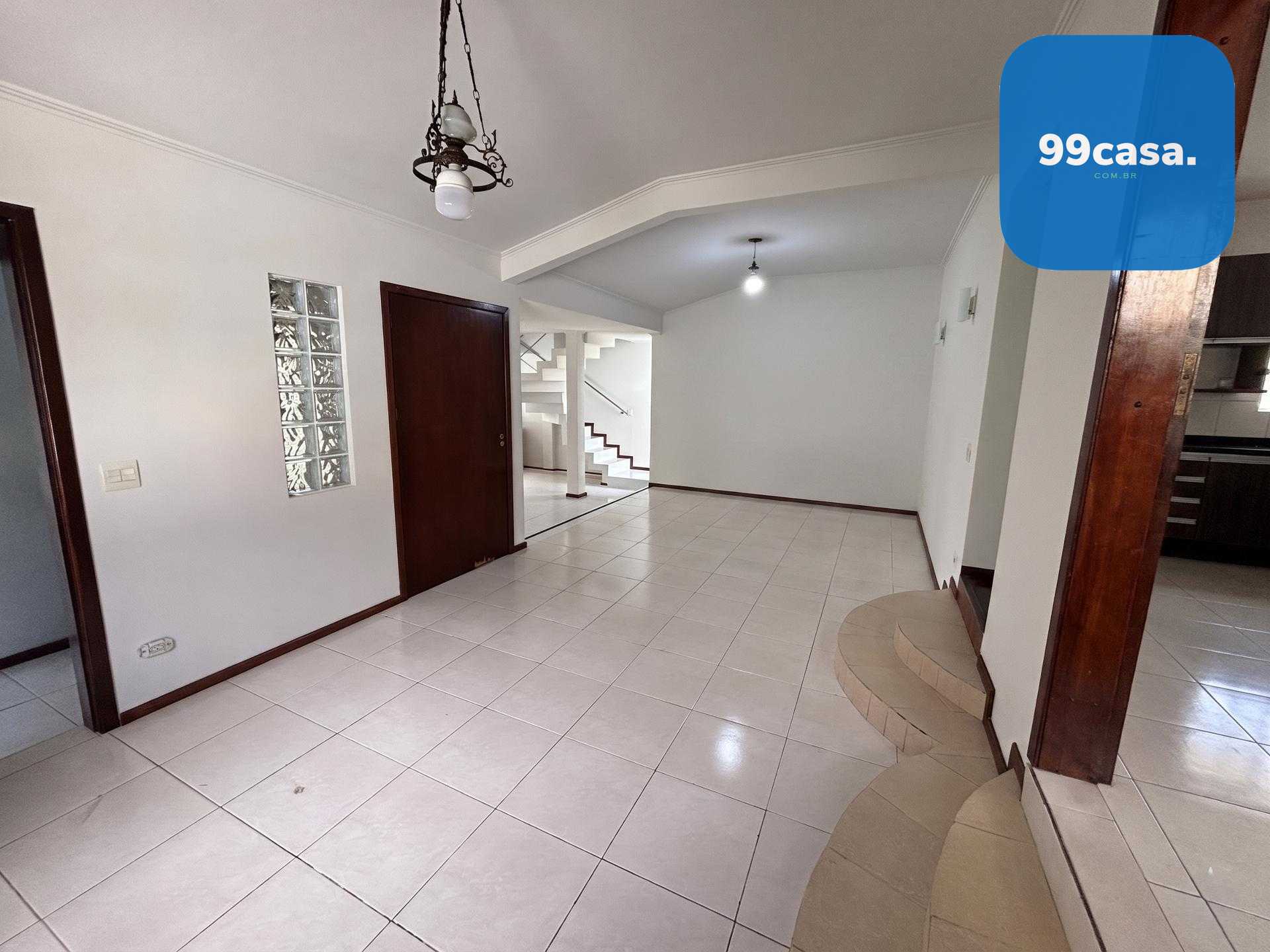 Casa à venda no bairro Portão, em Curitiba PR, com 3 quartos