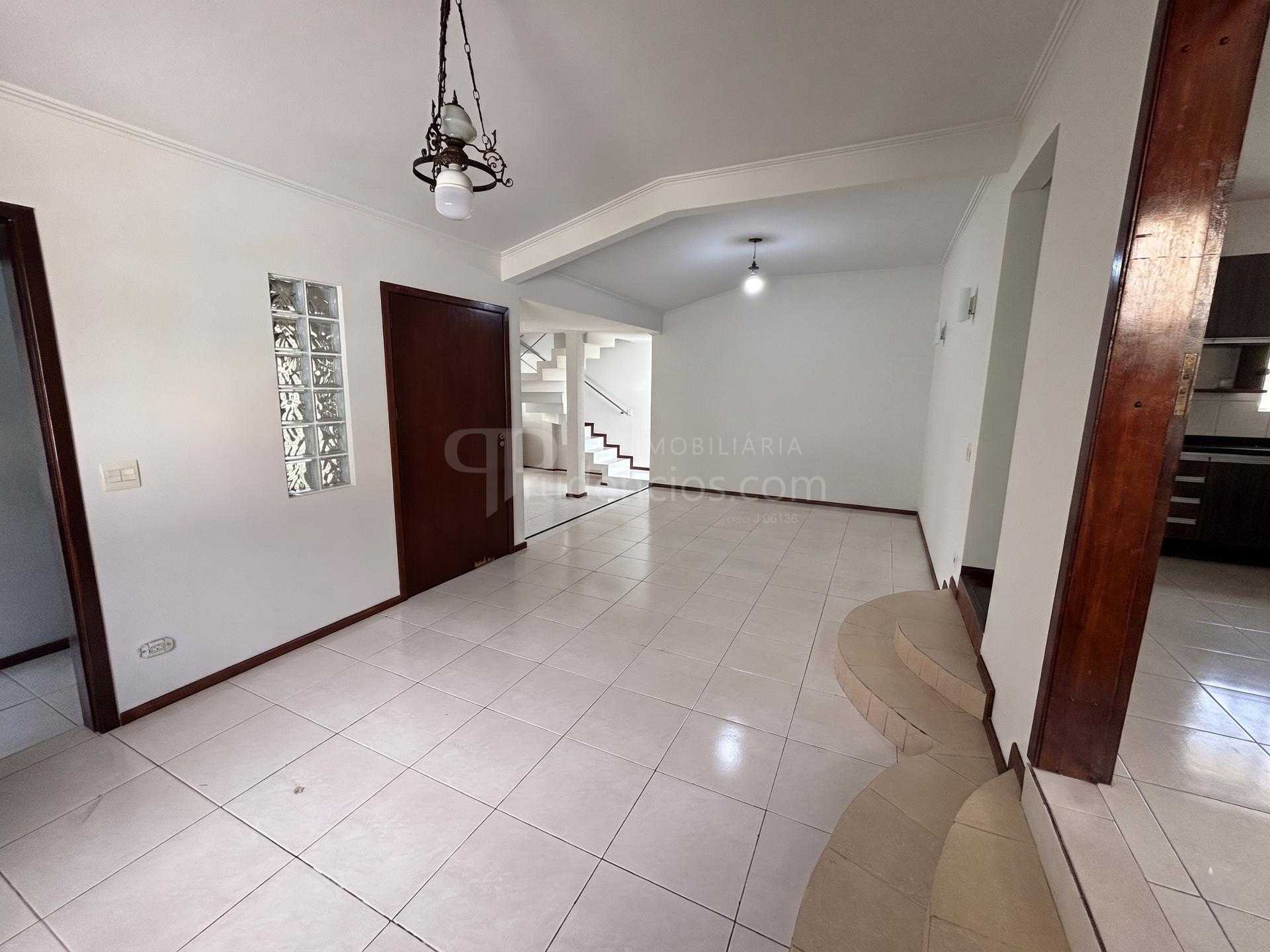 Casa à venda no bairro Portão, em Curitiba PR, com 3 quartos