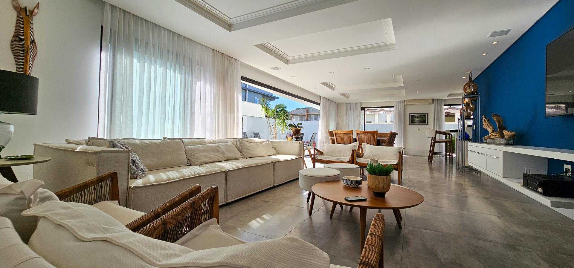 Casa à venda, 2 suítes, 2 demi-suítes, em condomínio, bairro d...