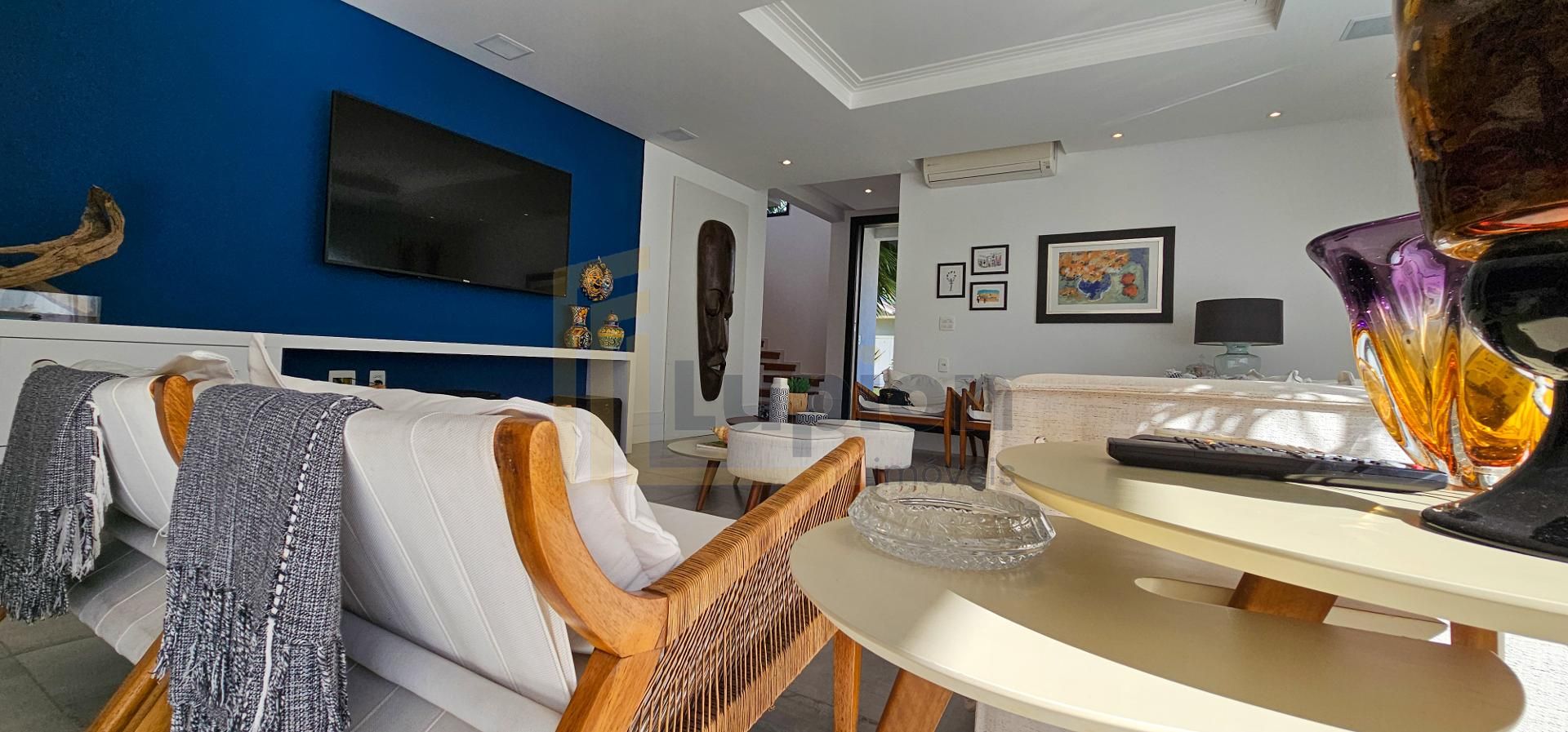 Casa à venda, 2 suítes, 2 demi-suítes, em condomínio, bairro d...