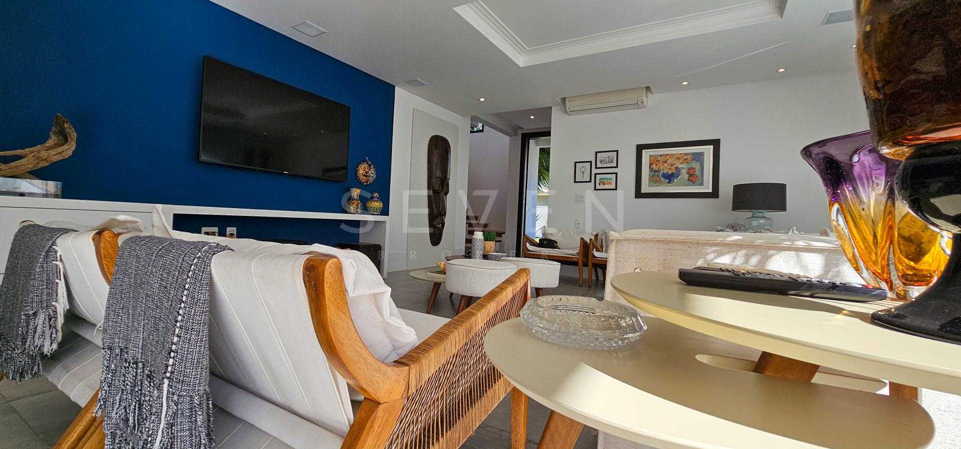 Casa à venda, 2 suítes, 2 demi-suítes, em condomínio, bairro d...