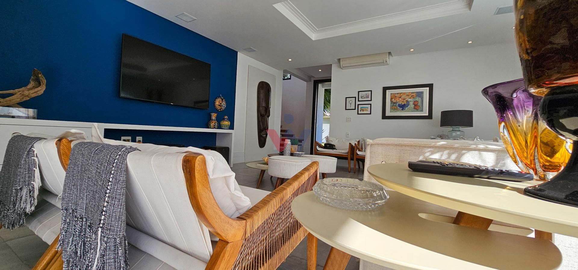 Casa à venda, 2 suítes, 2 demi-suítes, em condomínio, bairro d...