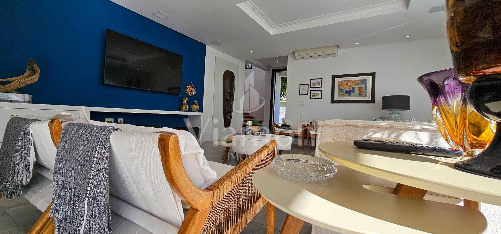 Casa à venda, 2 suítes, 4 demi-suítes, em condomínio, bairro d...