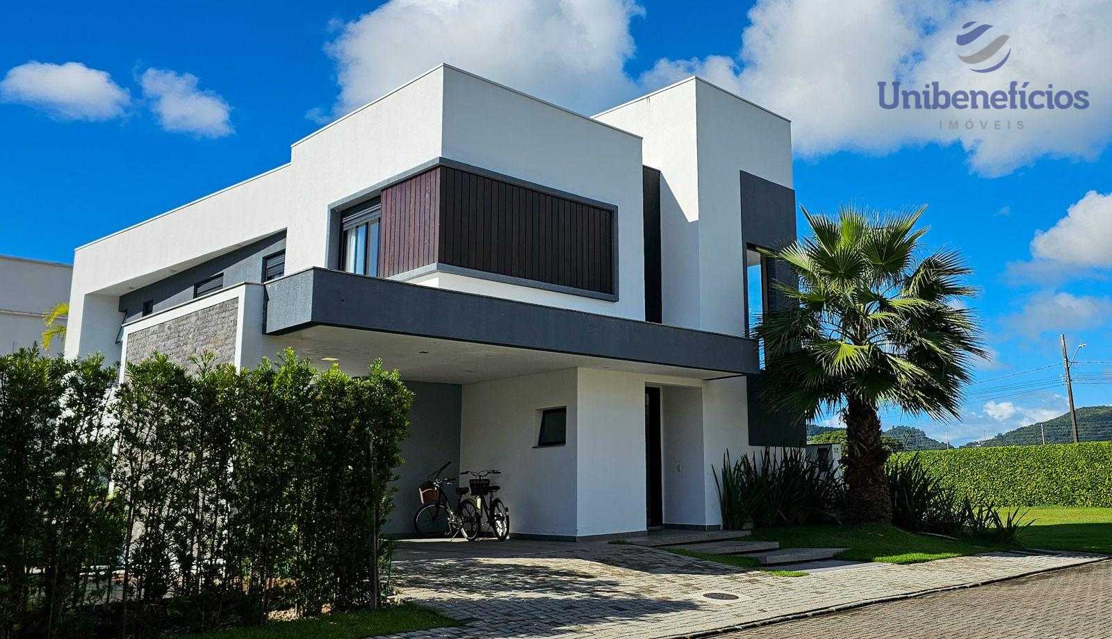 Casa à venda, 2 suítes, 2 demi-suítes, em condomínio, bairro da Barra, Balneário Camboriú-SC