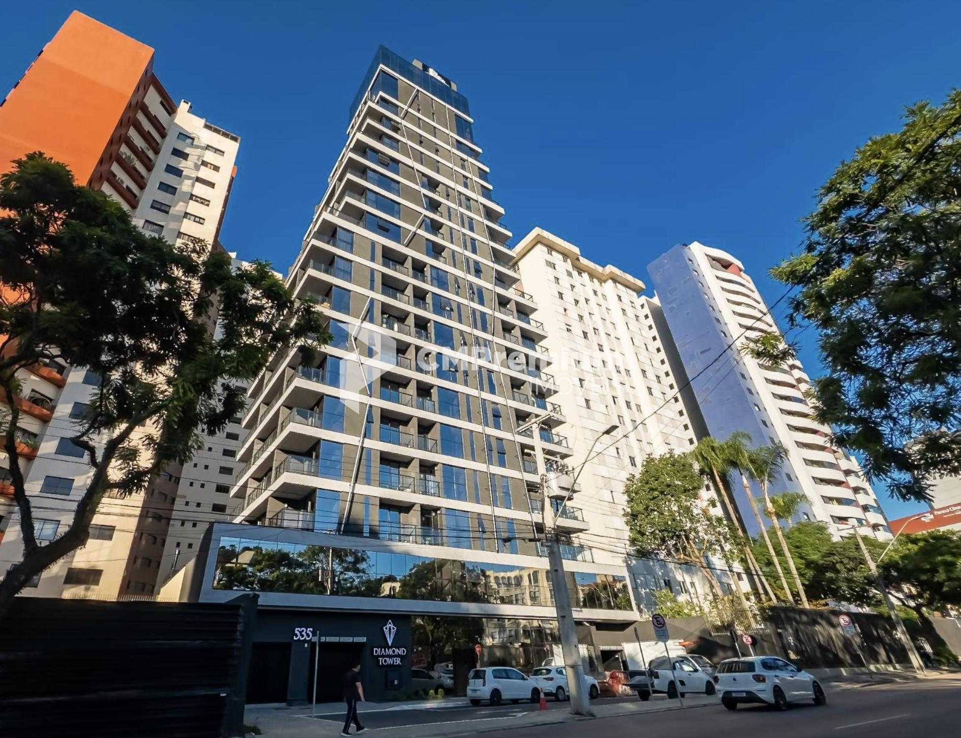 Studio novíssimo, em andar alto, no Batel, decorado, com lazer...