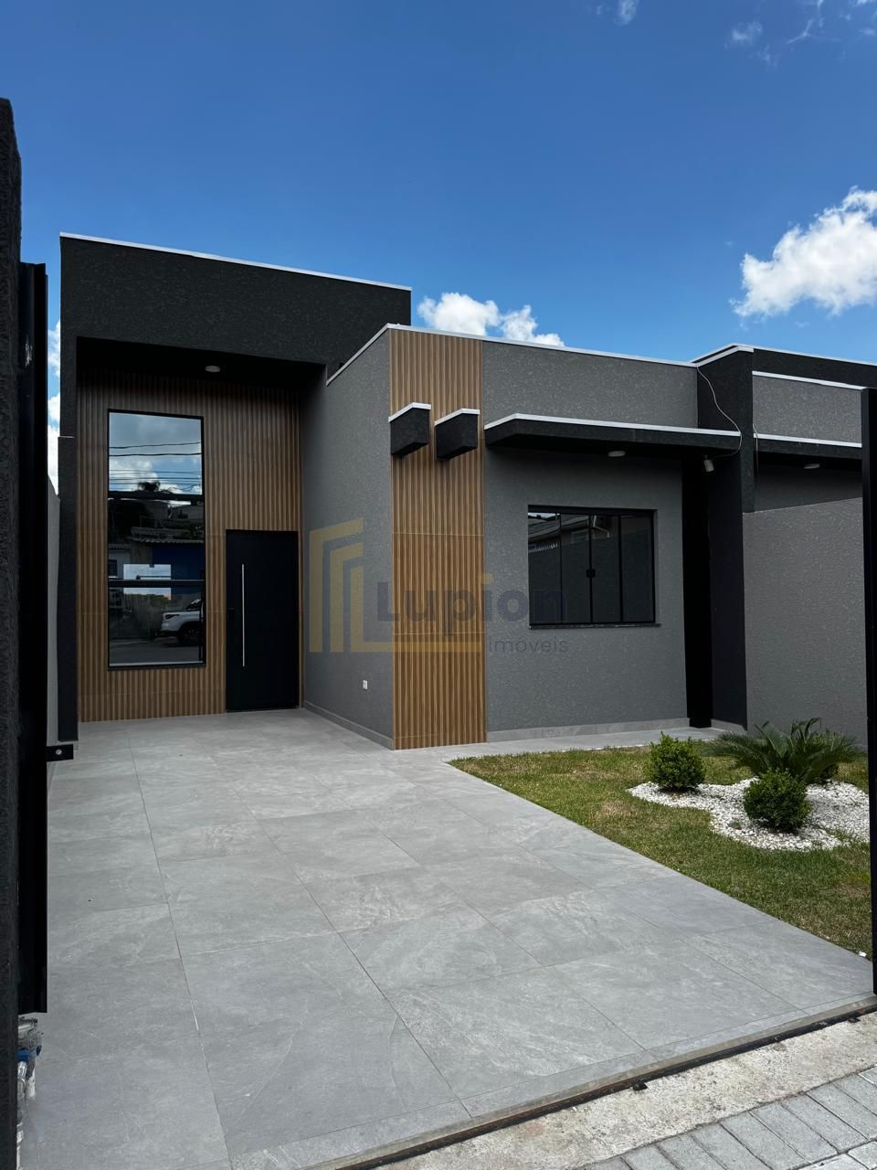 Casa com piscina à venda no Iguaçu, Fazenda Rio Grande - 3 qua...