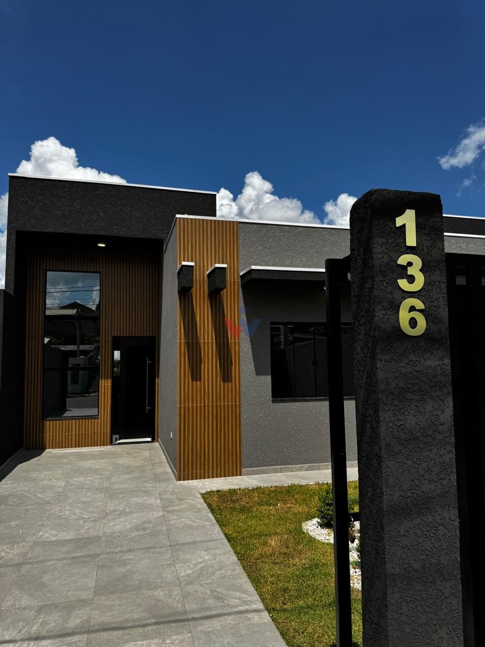Casa com piscina à venda no Iguaçu, Fazenda Rio Grande - 3 qua...