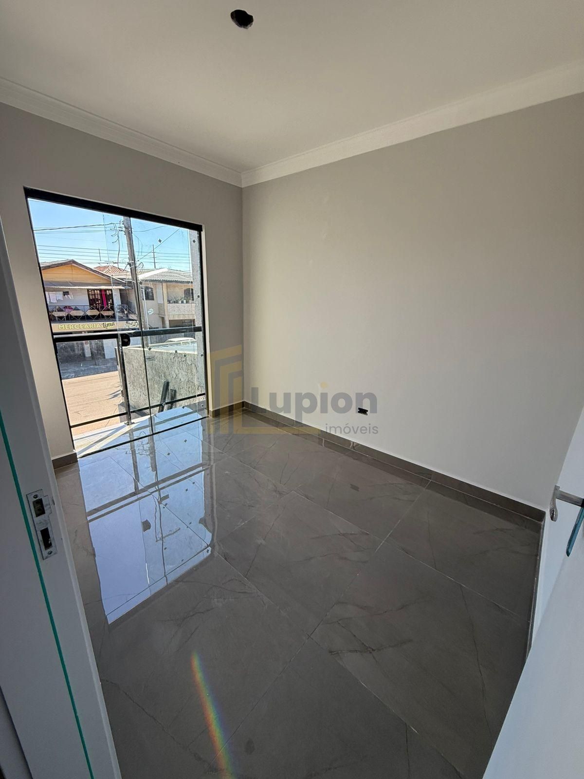 Sobrados novos no Tatuquara, divisa com Umbará. 3 quartos, áre...