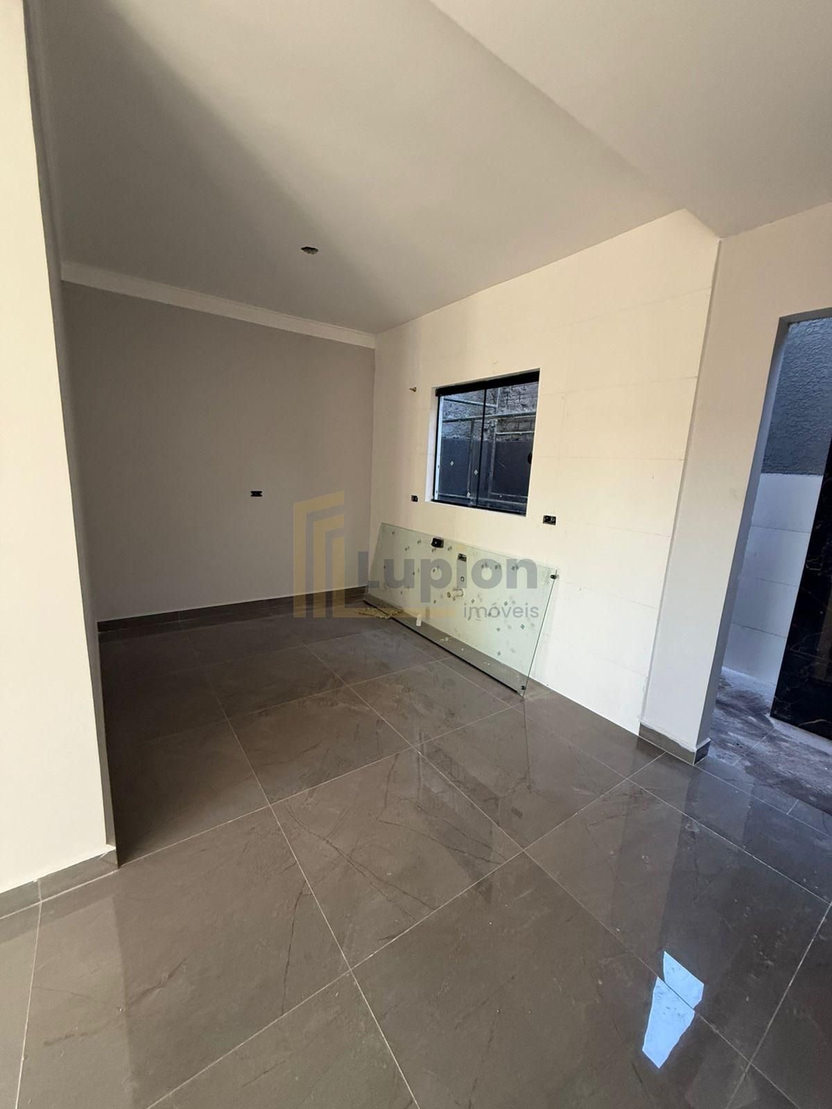 Sobrados novos no Tatuquara, divisa com Umbará. 3 quartos, áre...