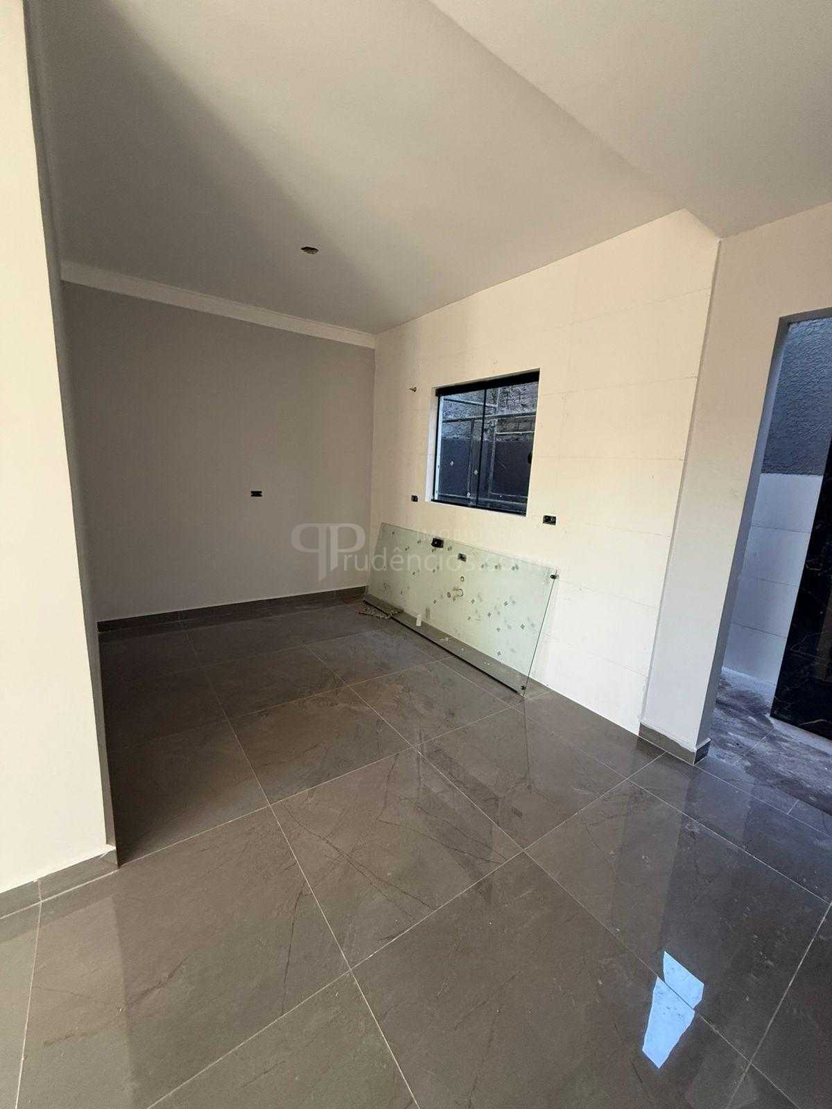 Sobrados novos no Tatuquara, divisa com Umbará. 3 quartos, áre...