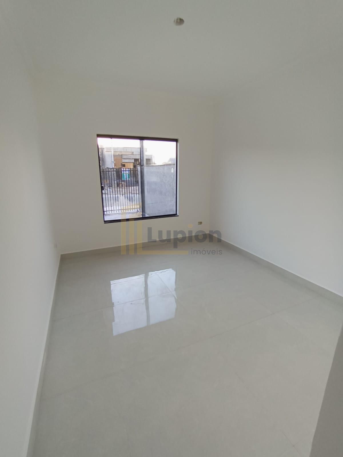 Casa à venda 3 quartos com suíte | Pé direito alto e espaço go...