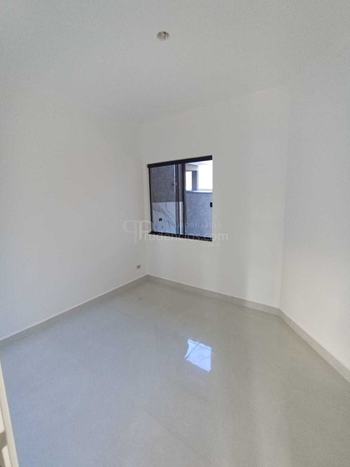 Casa à venda 3 quartos com suíte | Pé direito alto e espaço go...