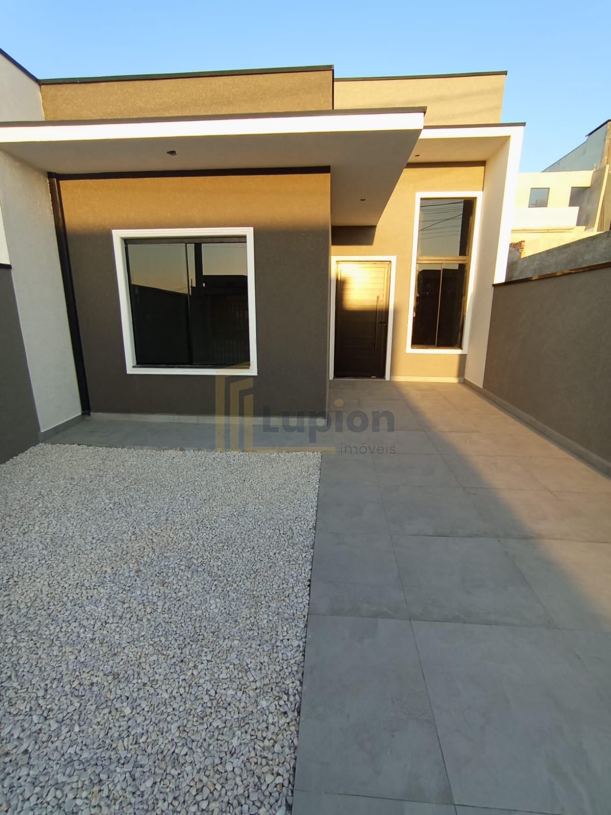 Casa à venda 3 quartos com suíte | Pé direito alto e espaço go...