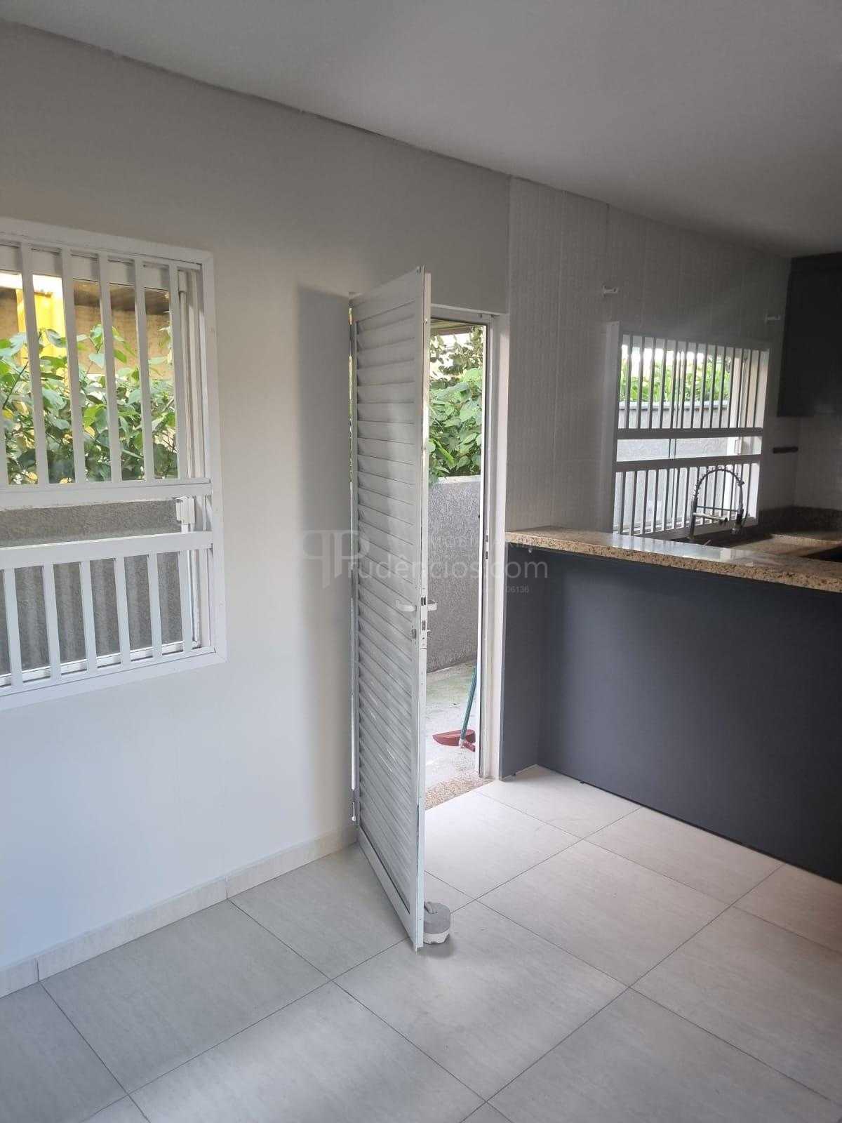 Sobrado reformado à venda, à 150m da praia Itapema do Saí, em ...