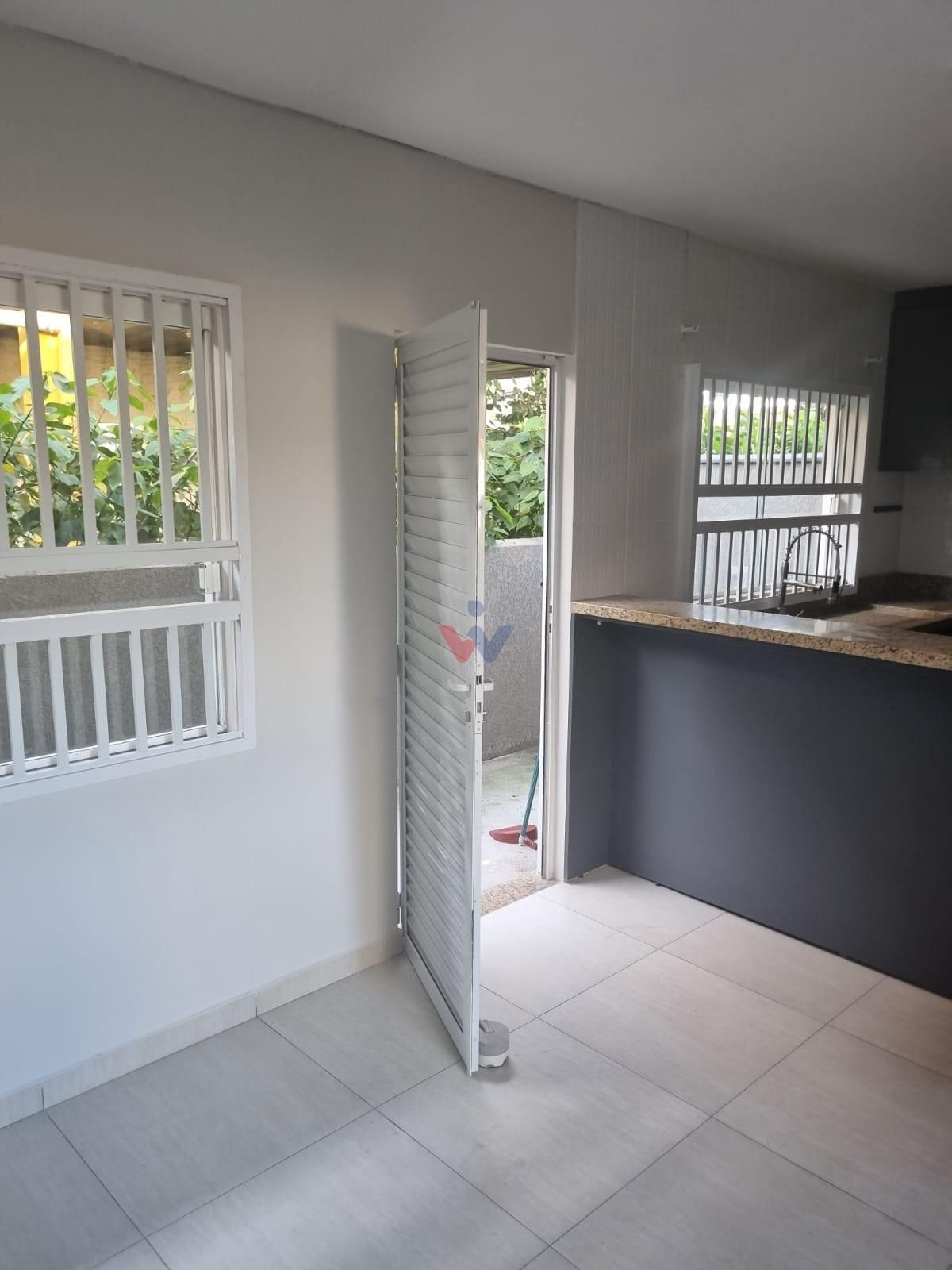 Sobrado reformado à venda, à 150m da praia Itapema do Saí, em ...