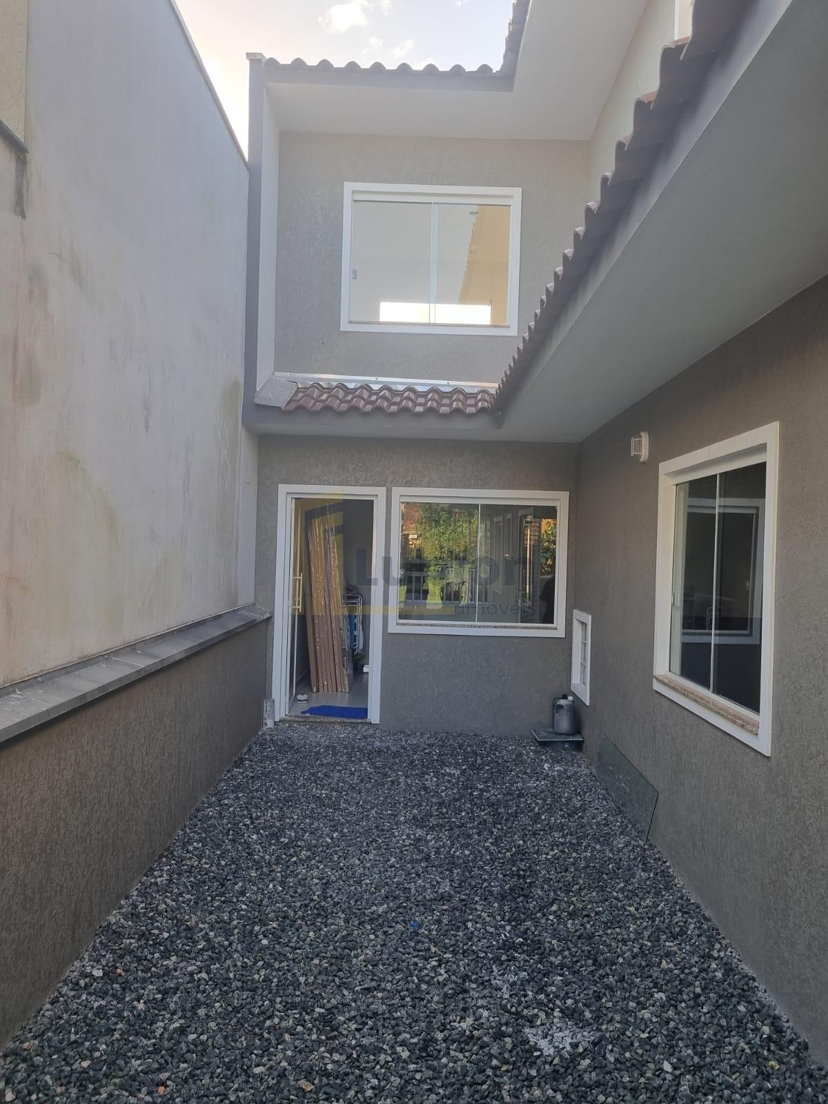 Sobrado reformado à venda, à 150m da praia Itapema do Saí, em ...