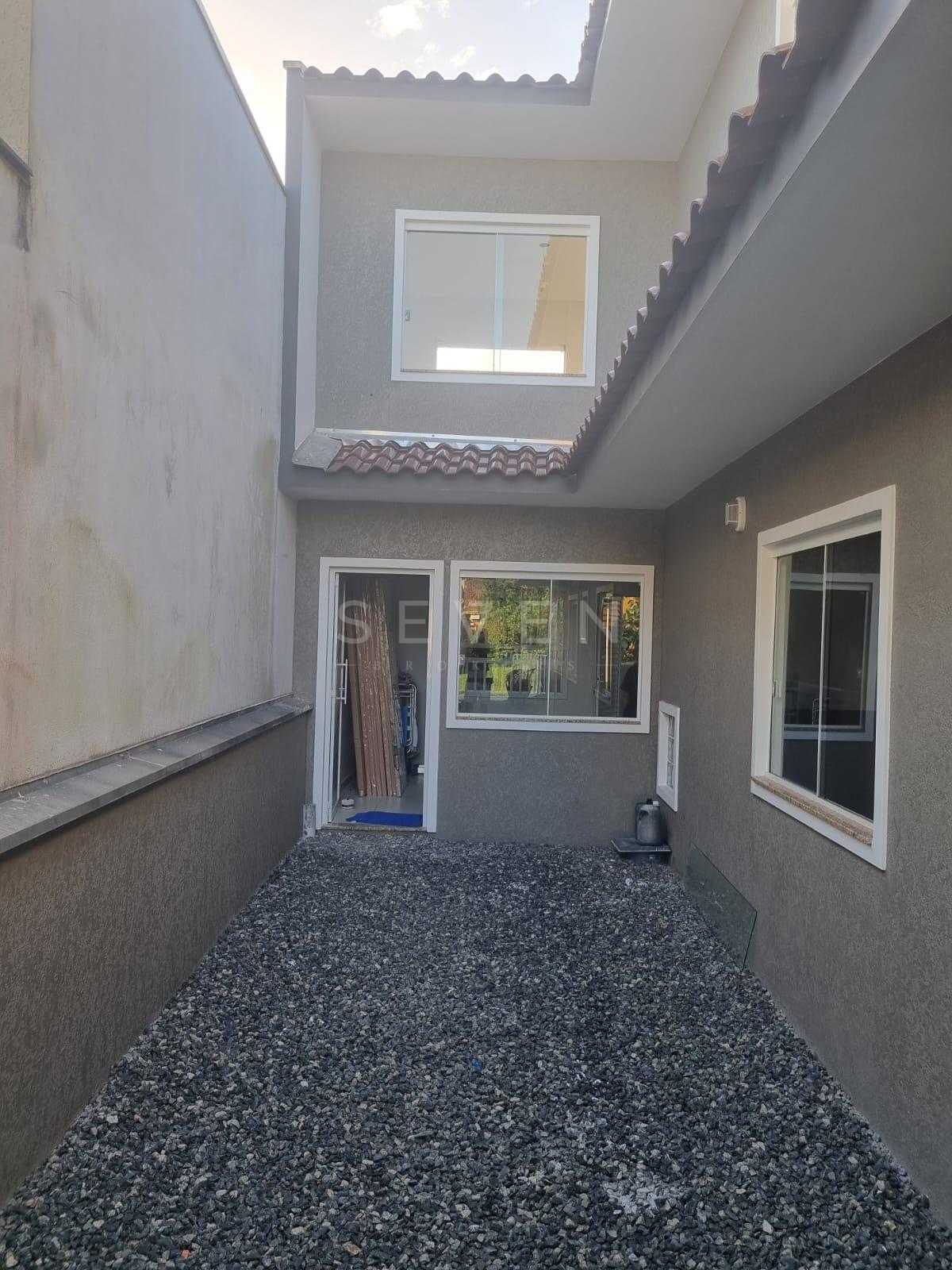 Sobrado reformado à venda, à 150m da praia Itapema do Saí, em ...