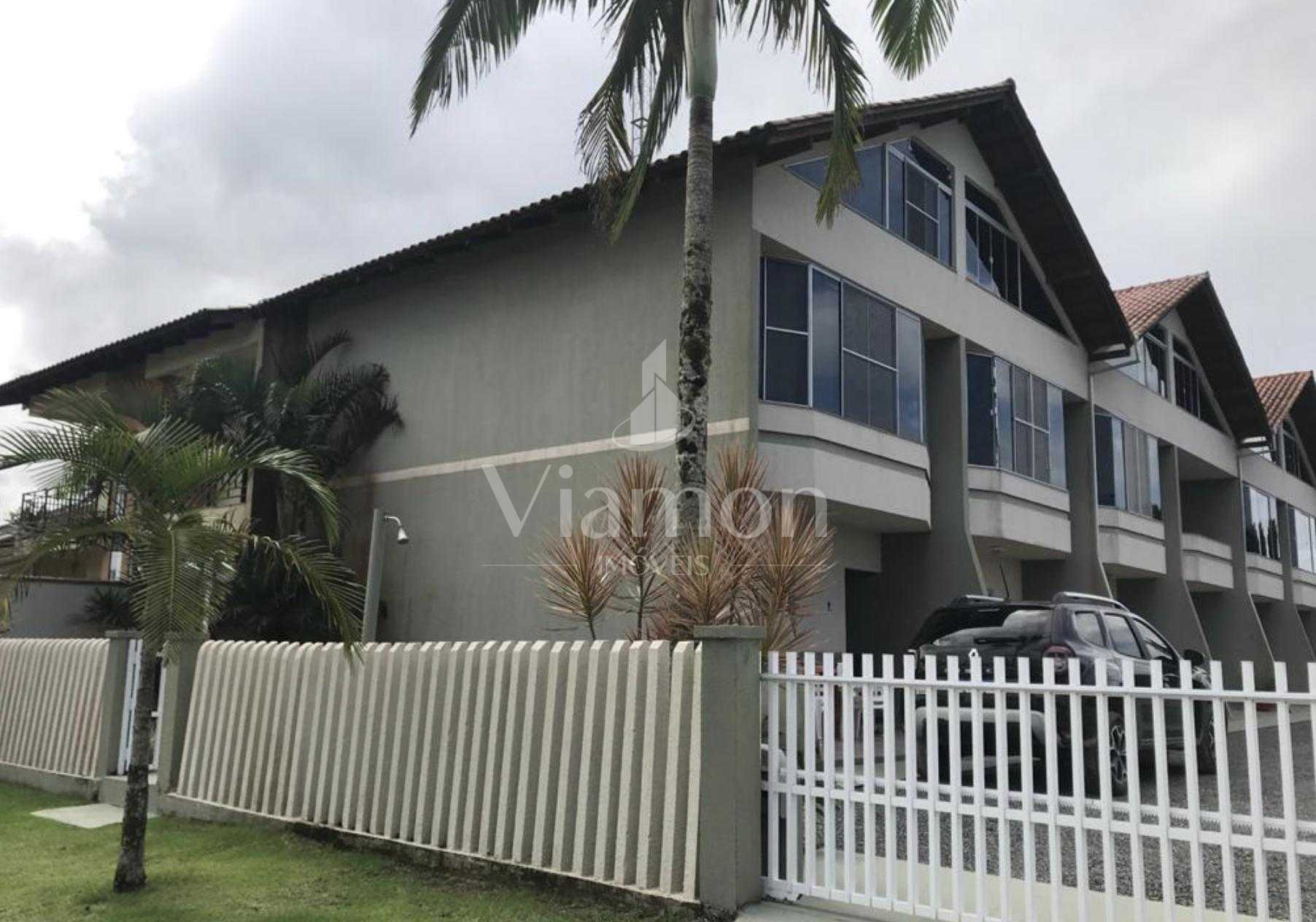 Sobrado à venda, 150m do mar, em condomínio fechado no Volta a...