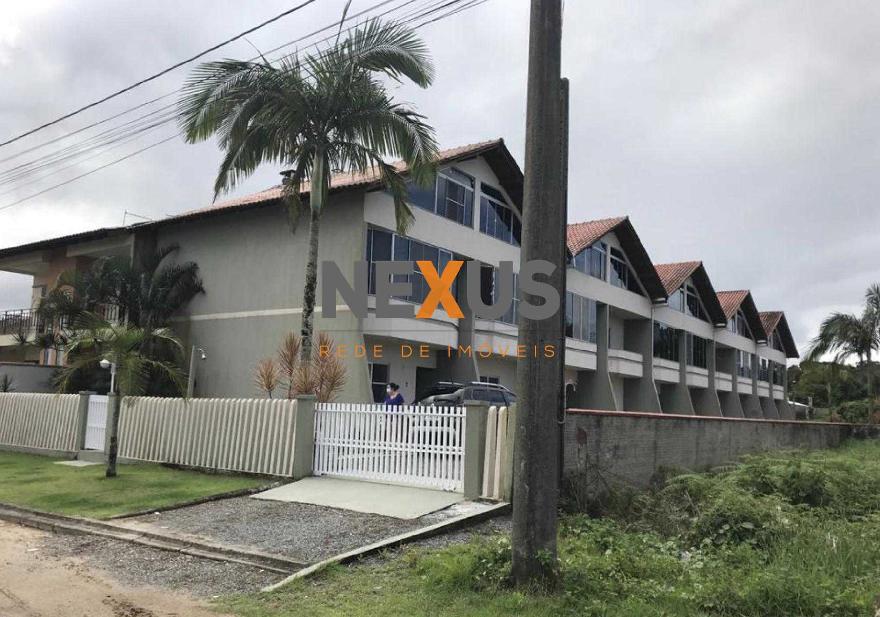 Sobrado à venda, 150m do mar, em condomínio fechado no Volta a...