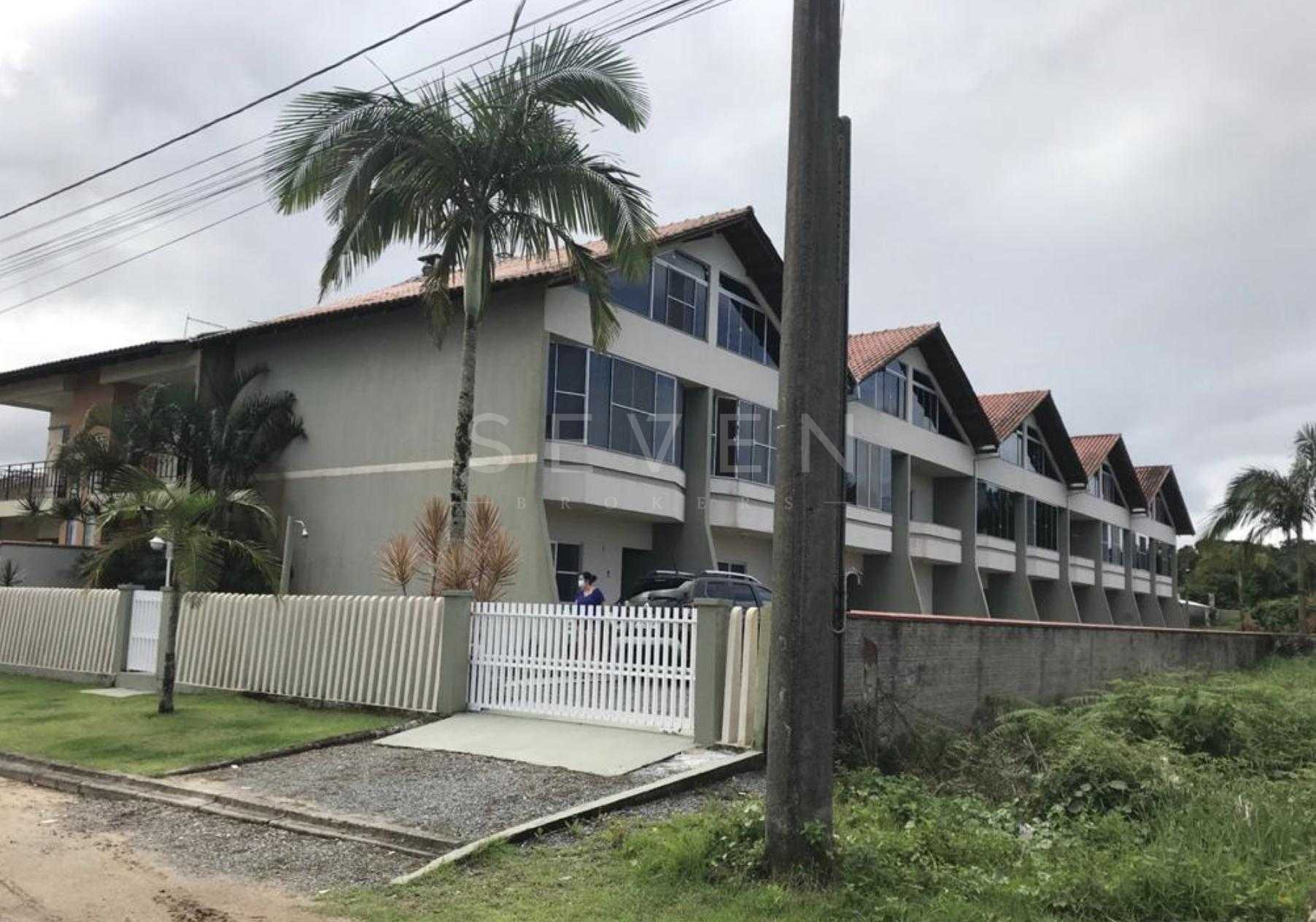 Sobrado à venda, 150m do mar, em condomínio fechado no Volta a...